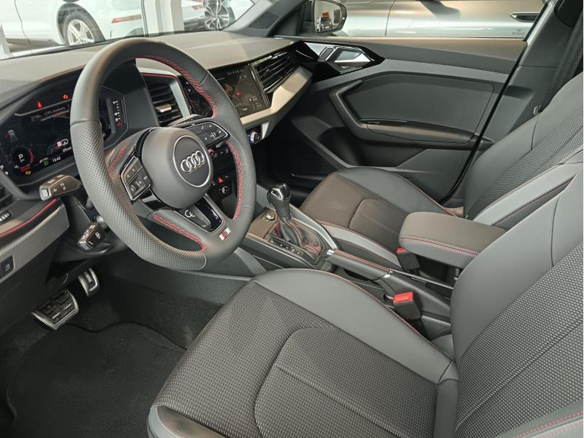 Audi A1 Sportback S-line TFSI 152 kW s-tronic (2026) - Photo 9