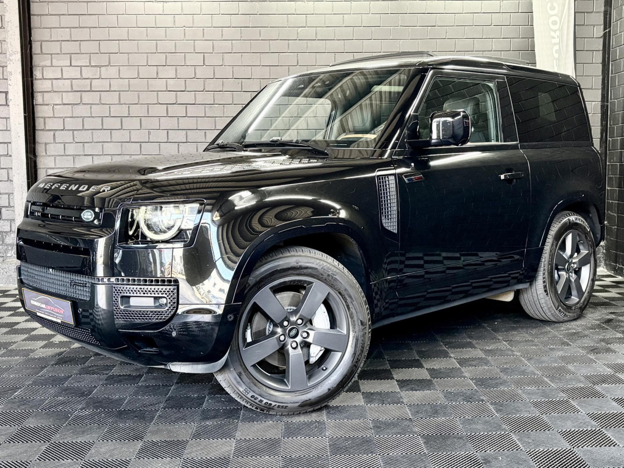 Land-Rover Defender 90 D300 X-Dynamic HSE (2023) - Photo 1