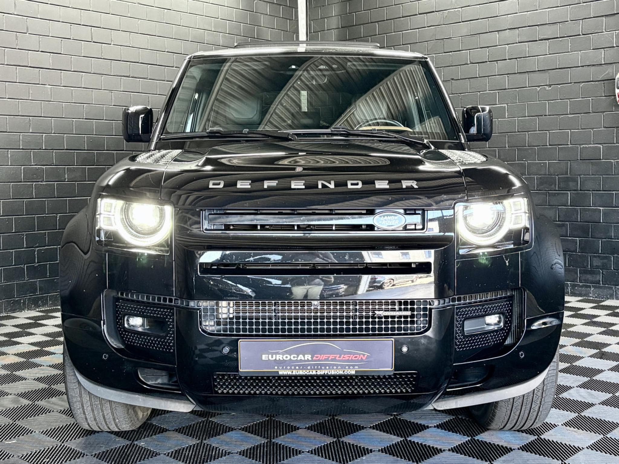 Land-Rover Defender 90 D300 X-Dynamic HSE (2023) - Photo 2