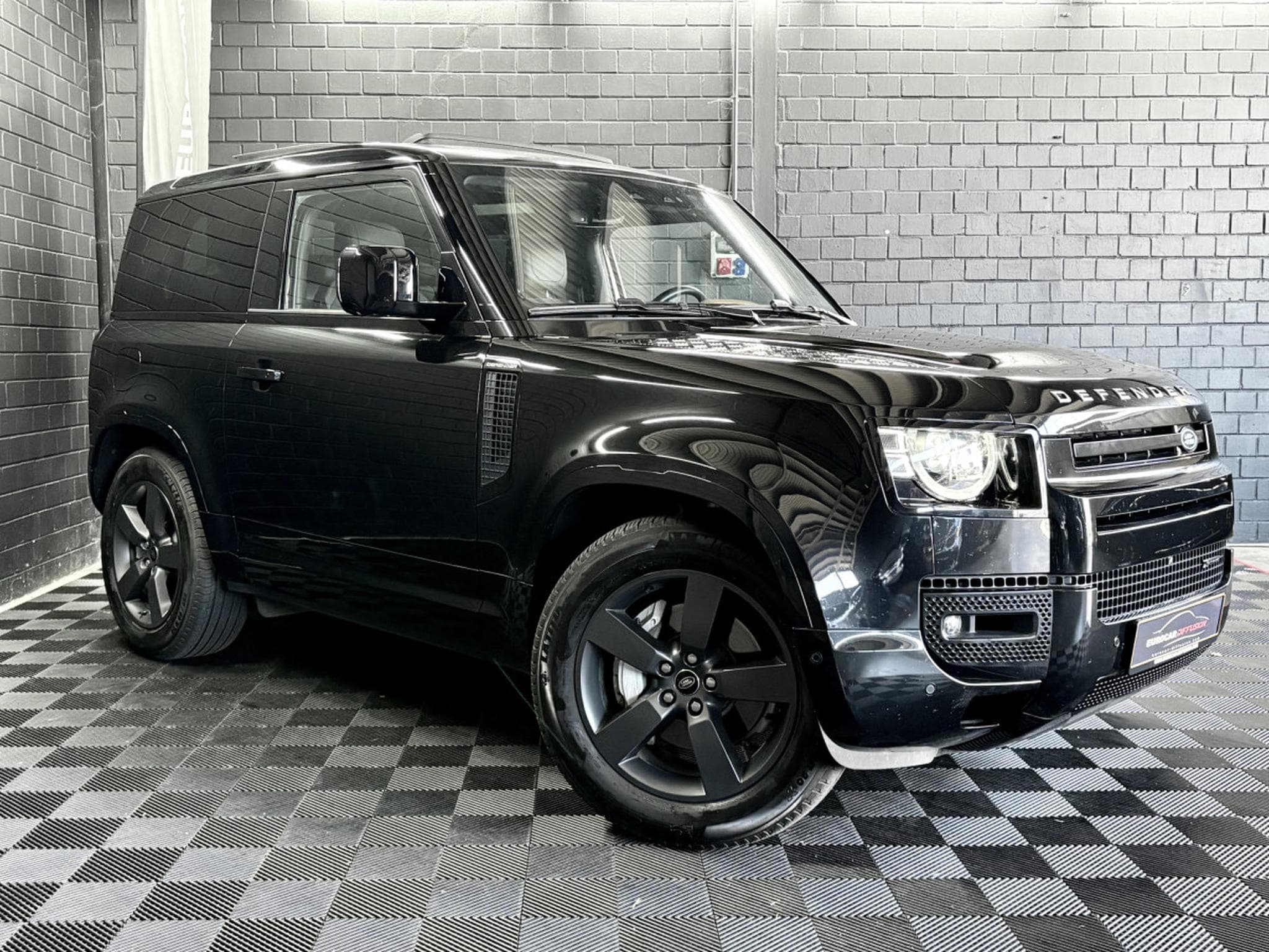 Land-Rover Defender 90 D300 X-Dynamic HSE (2023) - Photo 3