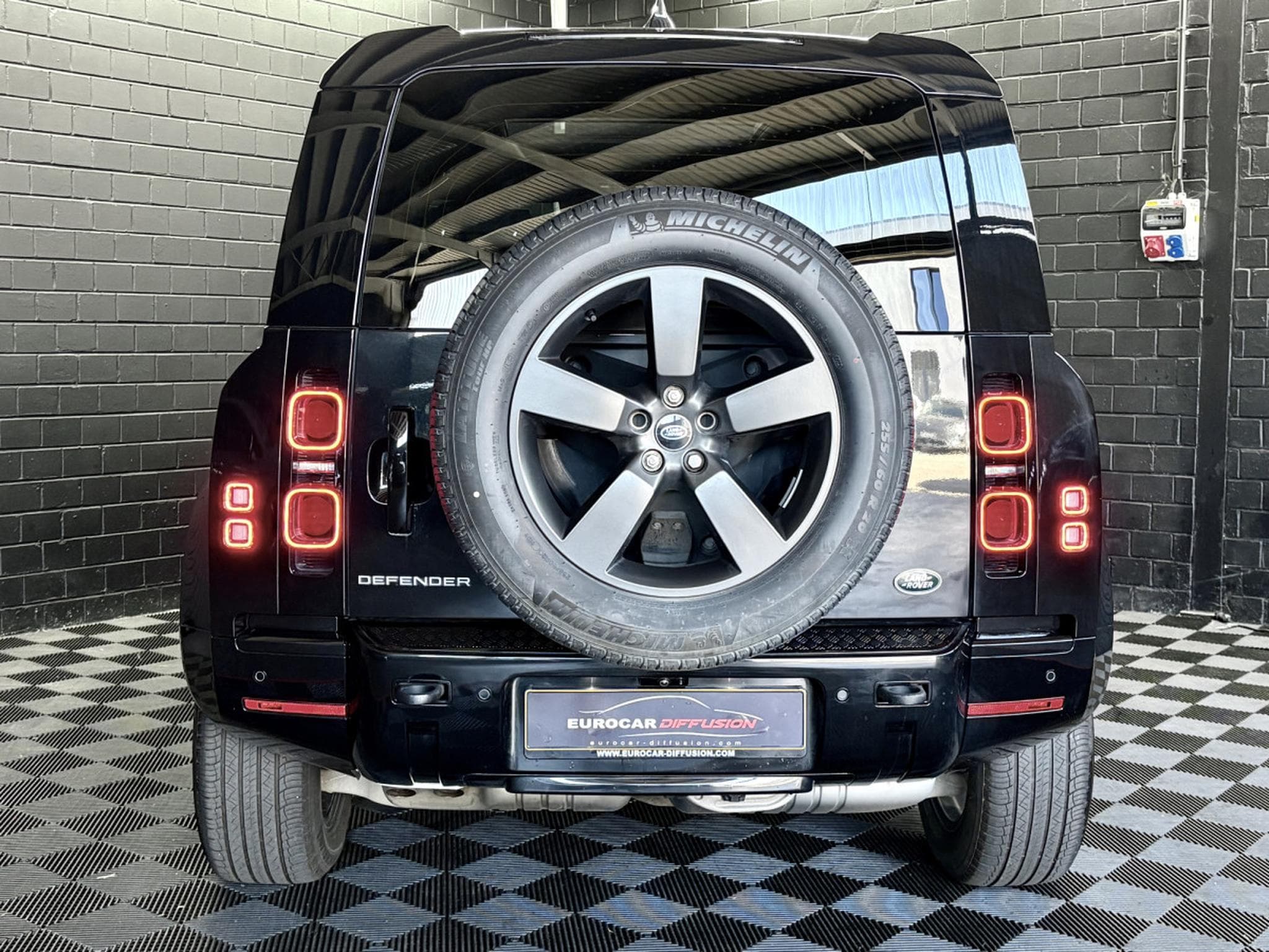 Land-Rover Defender 90 D300 X-Dynamic HSE (2023) - Photo 5