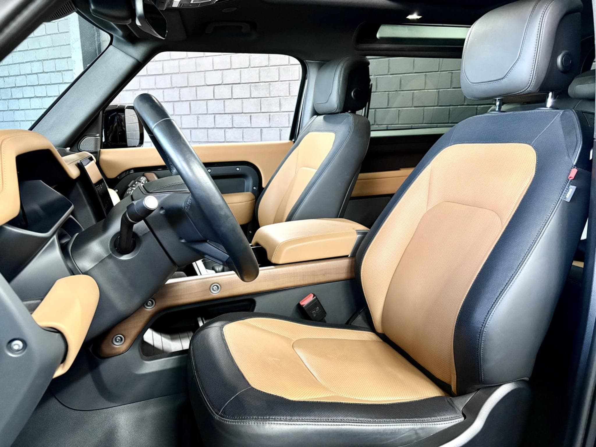 Land-Rover Defender 90 D300 X-Dynamic HSE (2023) - Photo 7