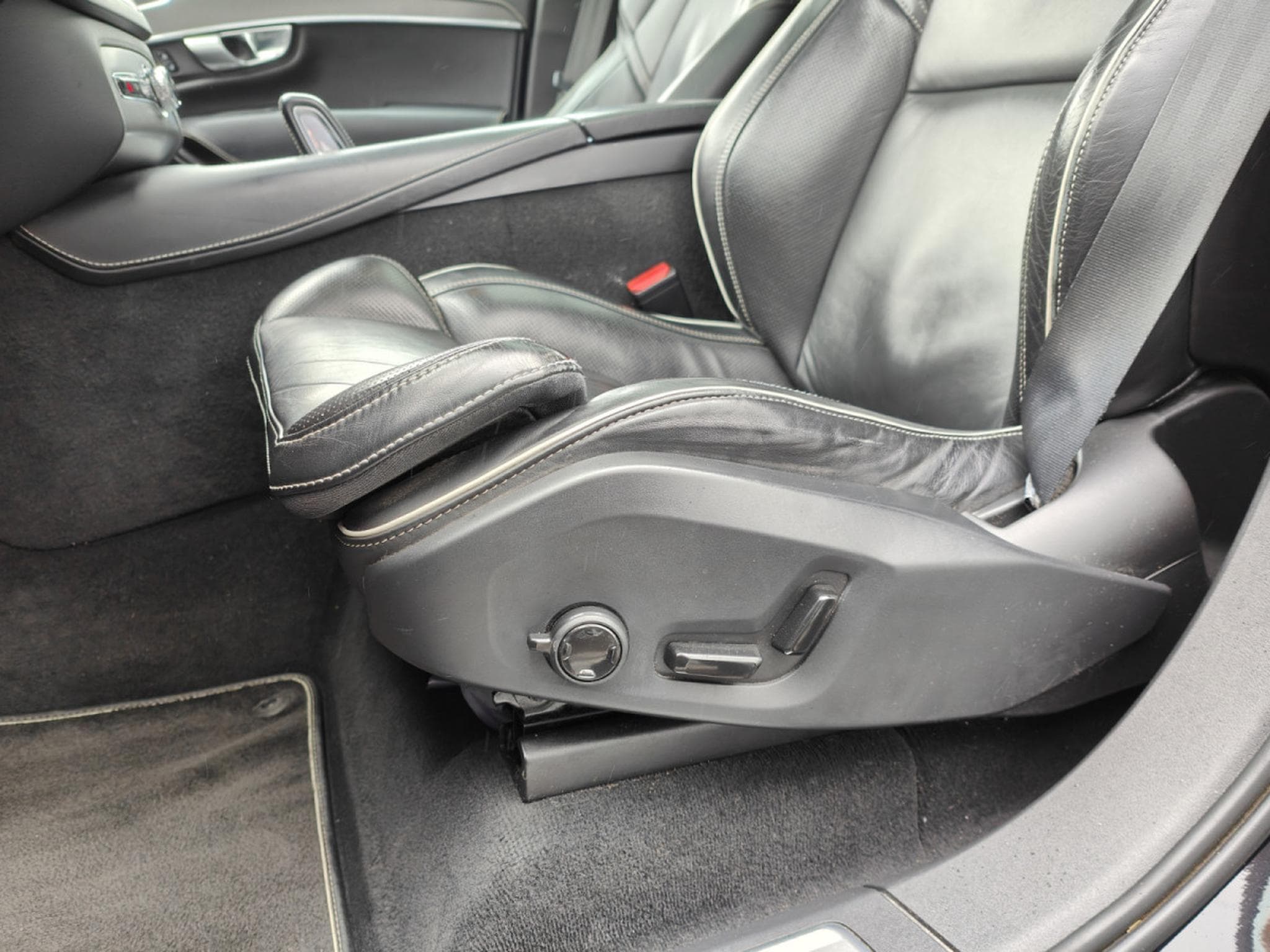 Volvo XC90 B5 AWD R-DESIGN 7 PLACES TOIT OUVRANT CARPLAY CAMERA (2019) - Foto 14