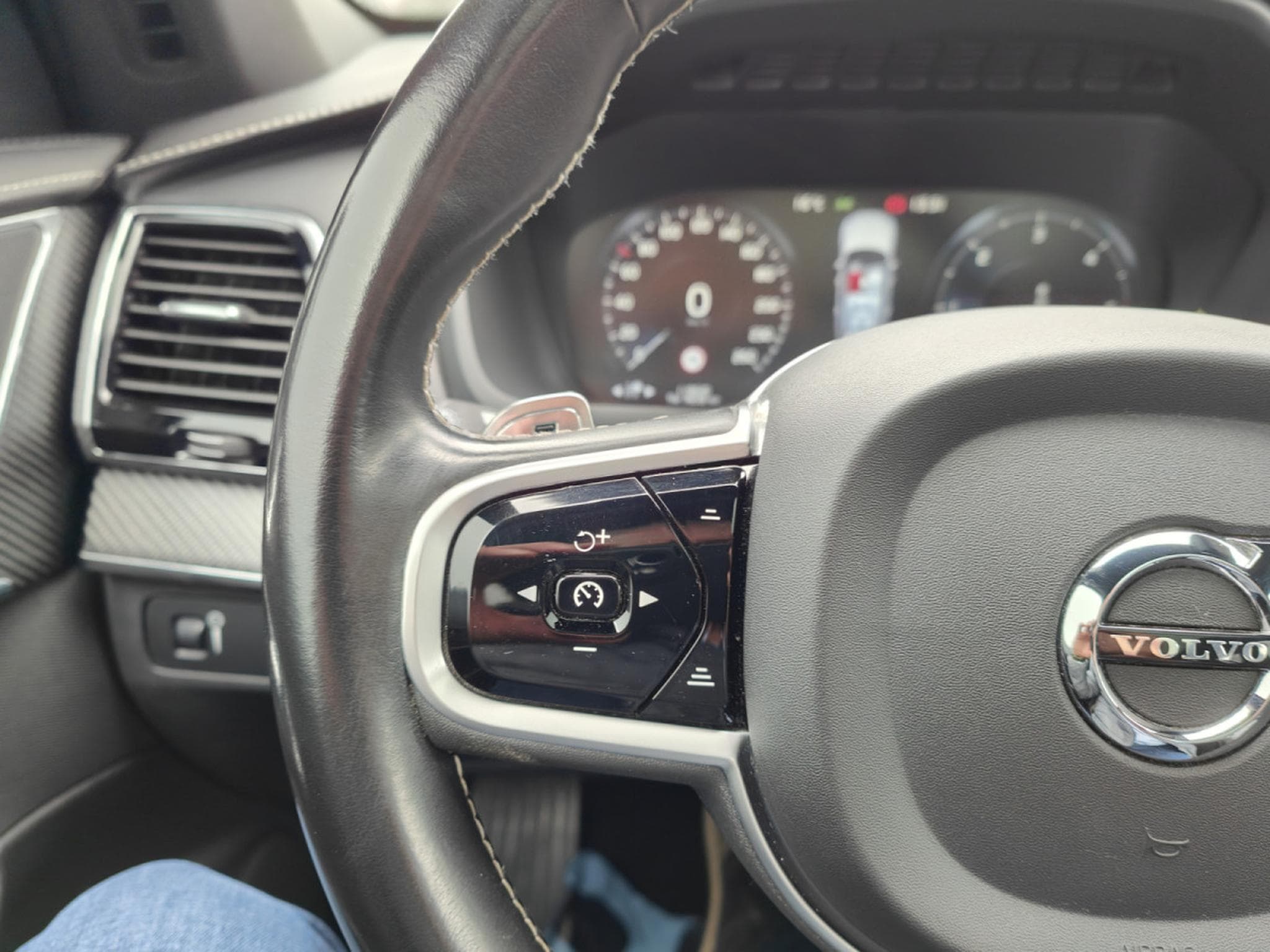 Volvo XC90 B5 AWD R-DESIGN 7 PLACES TOIT OUVRANT CARPLAY CAMERA (2019) - Foto 21