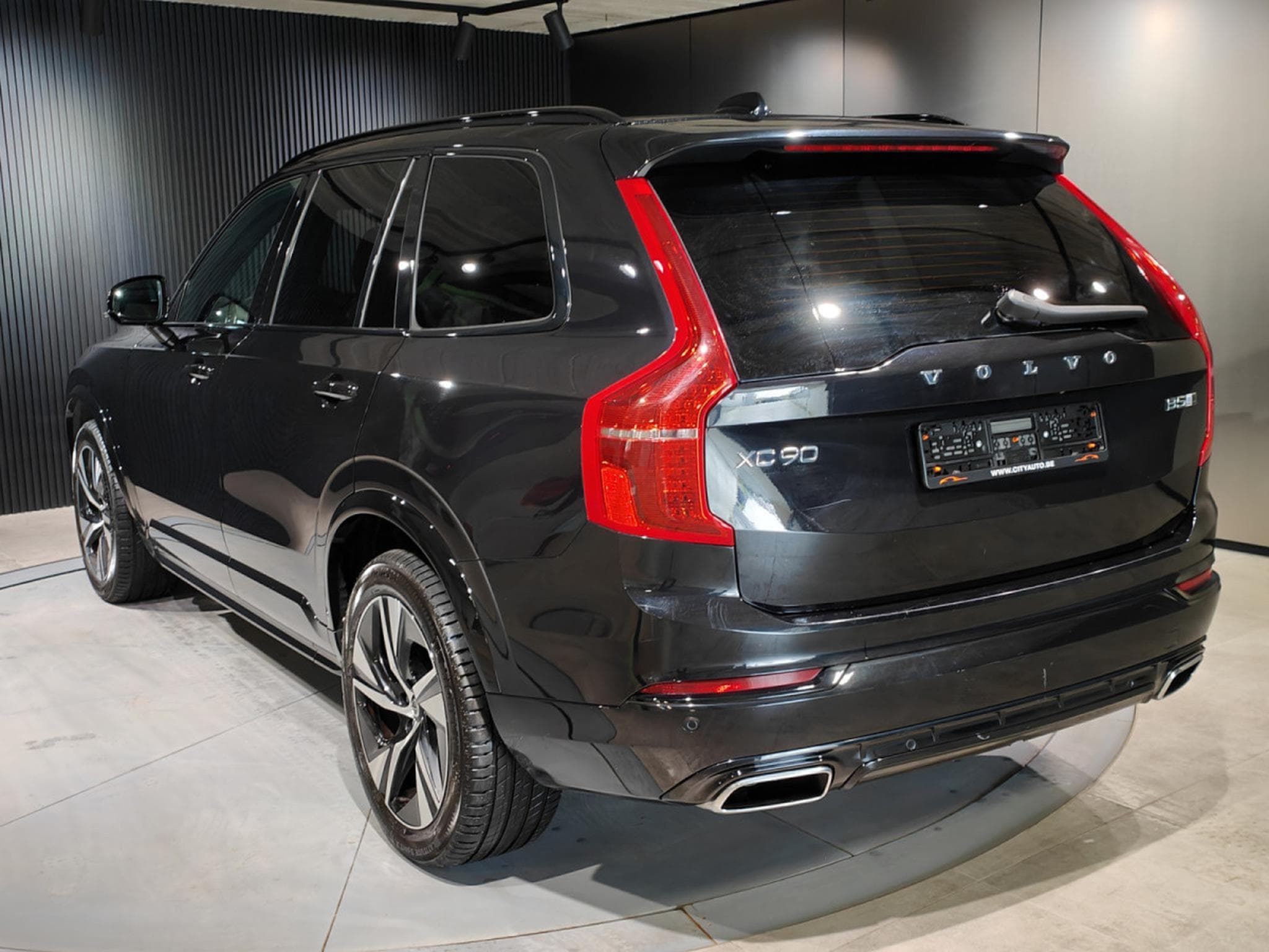 Volvo XC90 B5 AWD R-DESIGN 7 PLACES TOIT OUVRANT CARPLAY CAMERA (2019) - Foto 4