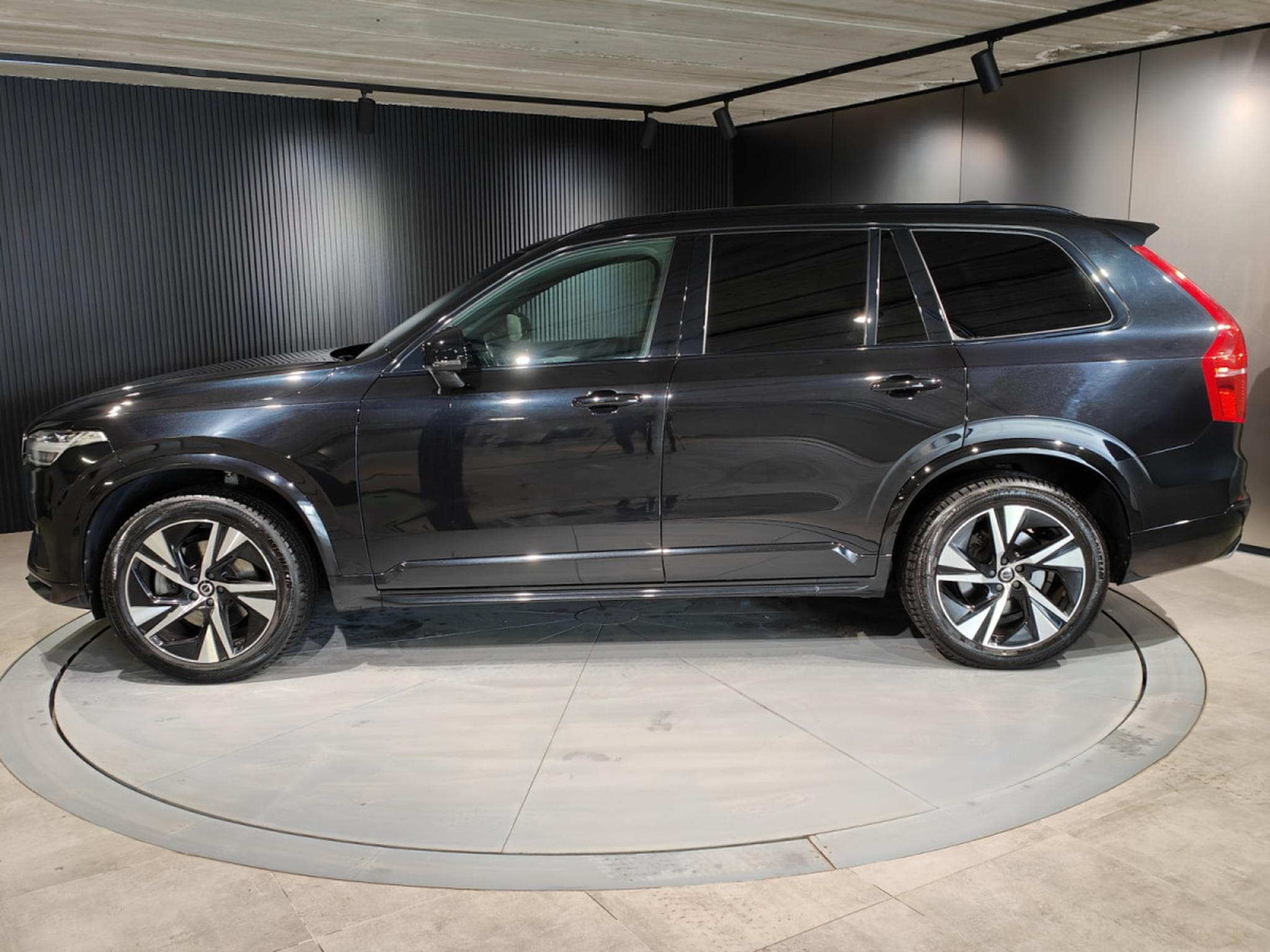 Volvo XC90 B5 AWD R-DESIGN 7 PLACES TOIT OUVRANT CARPLAY CAMERA (2019) - Foto 5
