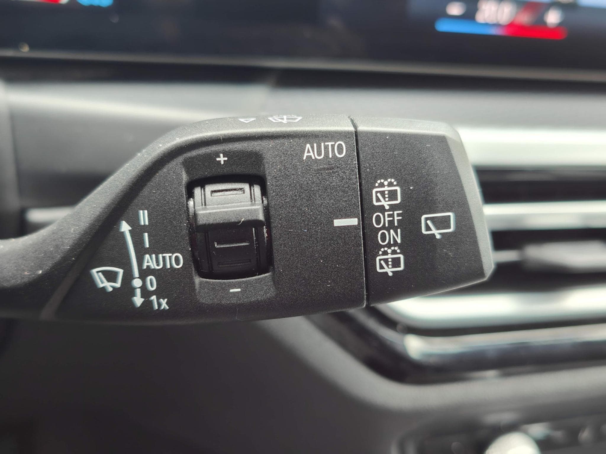 BMW 318 318iA PACK M CARPLAY GPS CAMERA SIEGES CHAUFFANTS (2023) - Foto 16