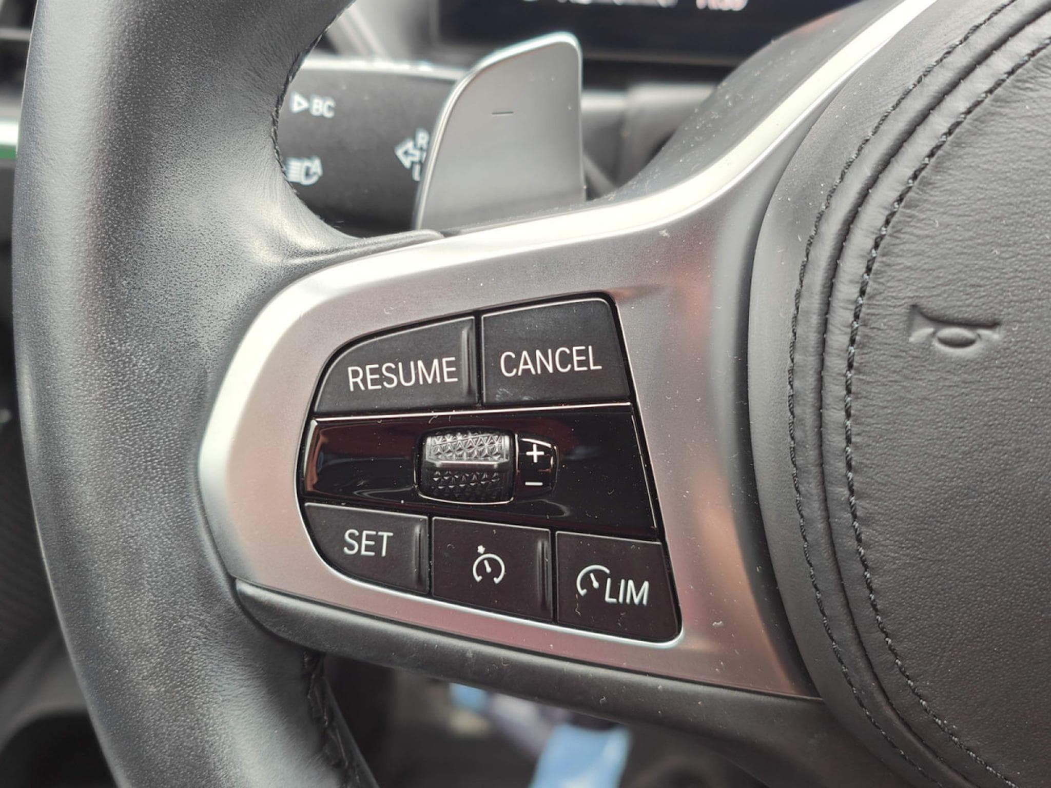 BMW 318 318iA PACK M CARPLAY GPS CAMERA SIEGES CHAUFFANTS (2023) - Foto 19