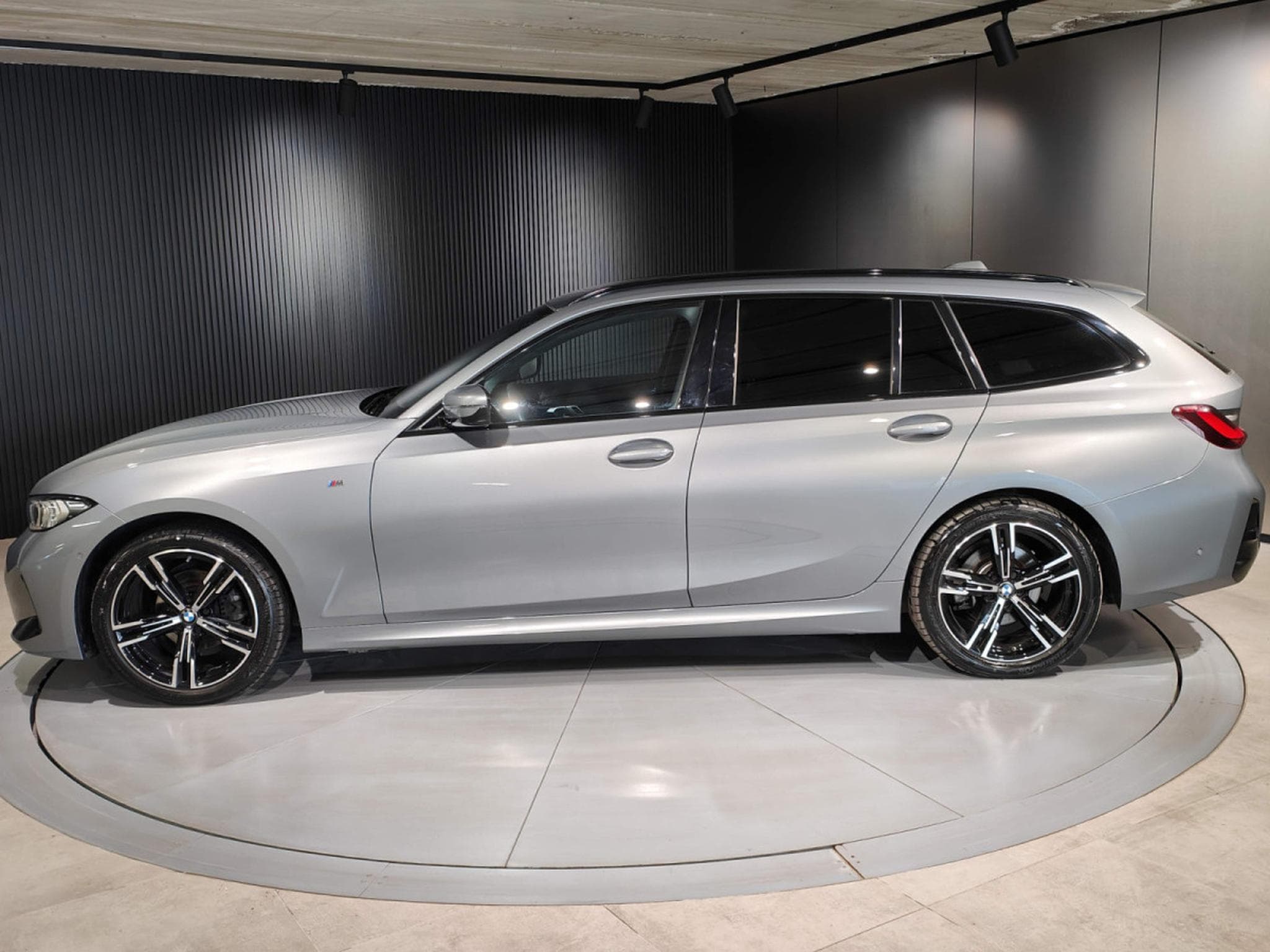 BMW 318 318iA PACK M CARPLAY GPS CAMERA SIEGES CHAUFFANTS (2023) - Foto 5