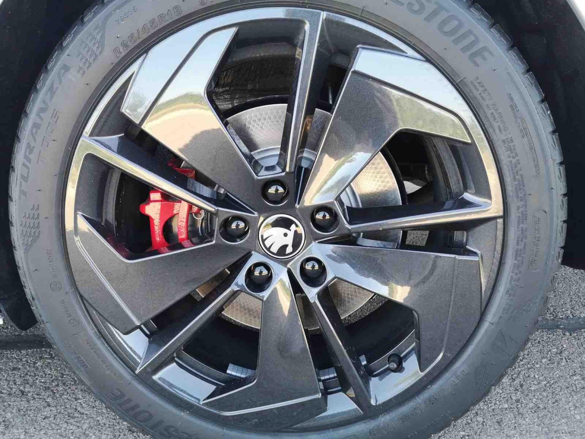 Skoda Octavia 2.0 TSi DSG 265 RS (2025) - Foto 4