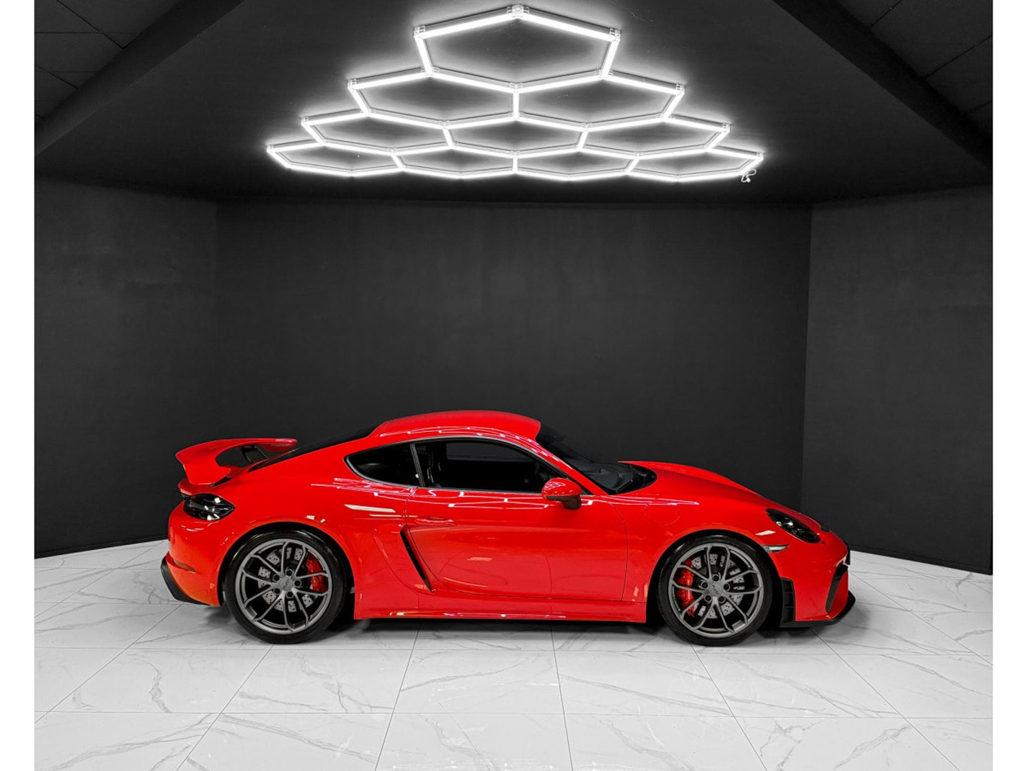 Porsche Cayman 718 GT4 (2020) - Photo 6