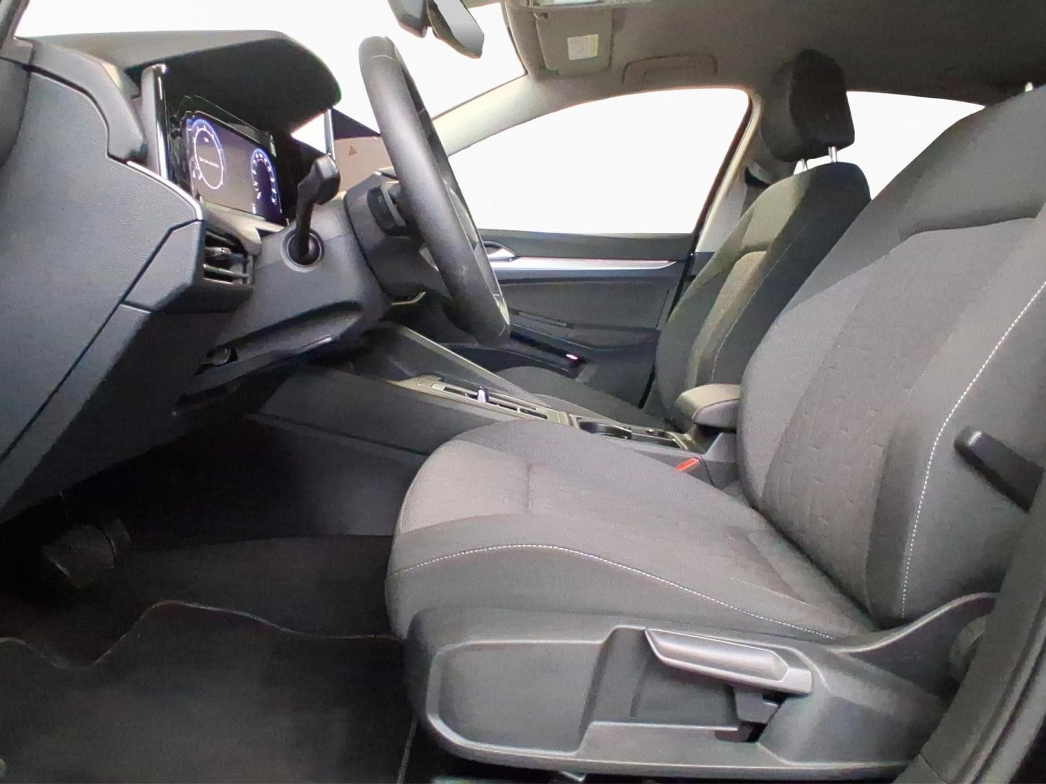 VW Golf Life+DSG+Navi+LED (2025) - Photo 11