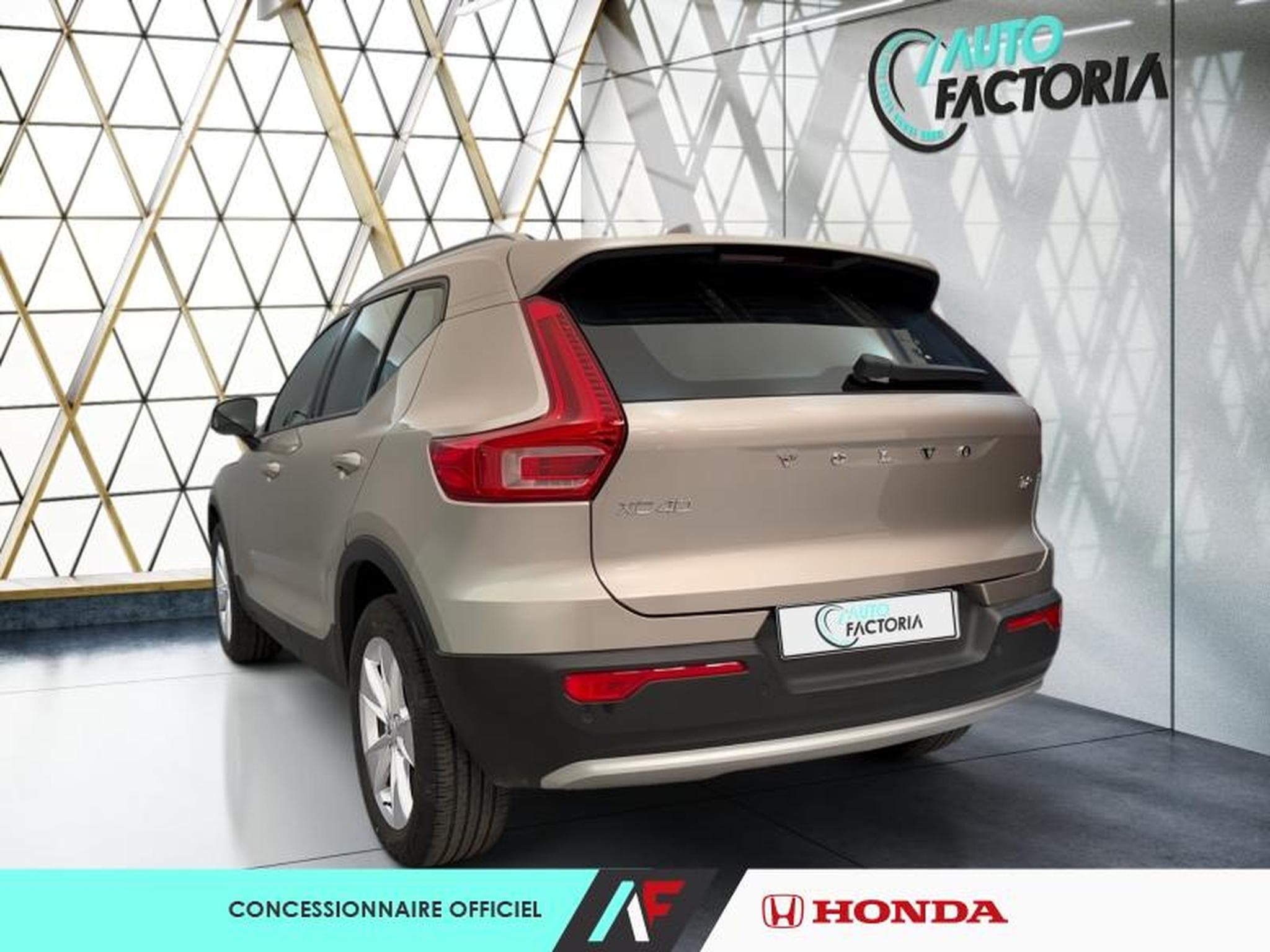 Volvo XC40 1,5 129CH Core (2024) - Photo 2
