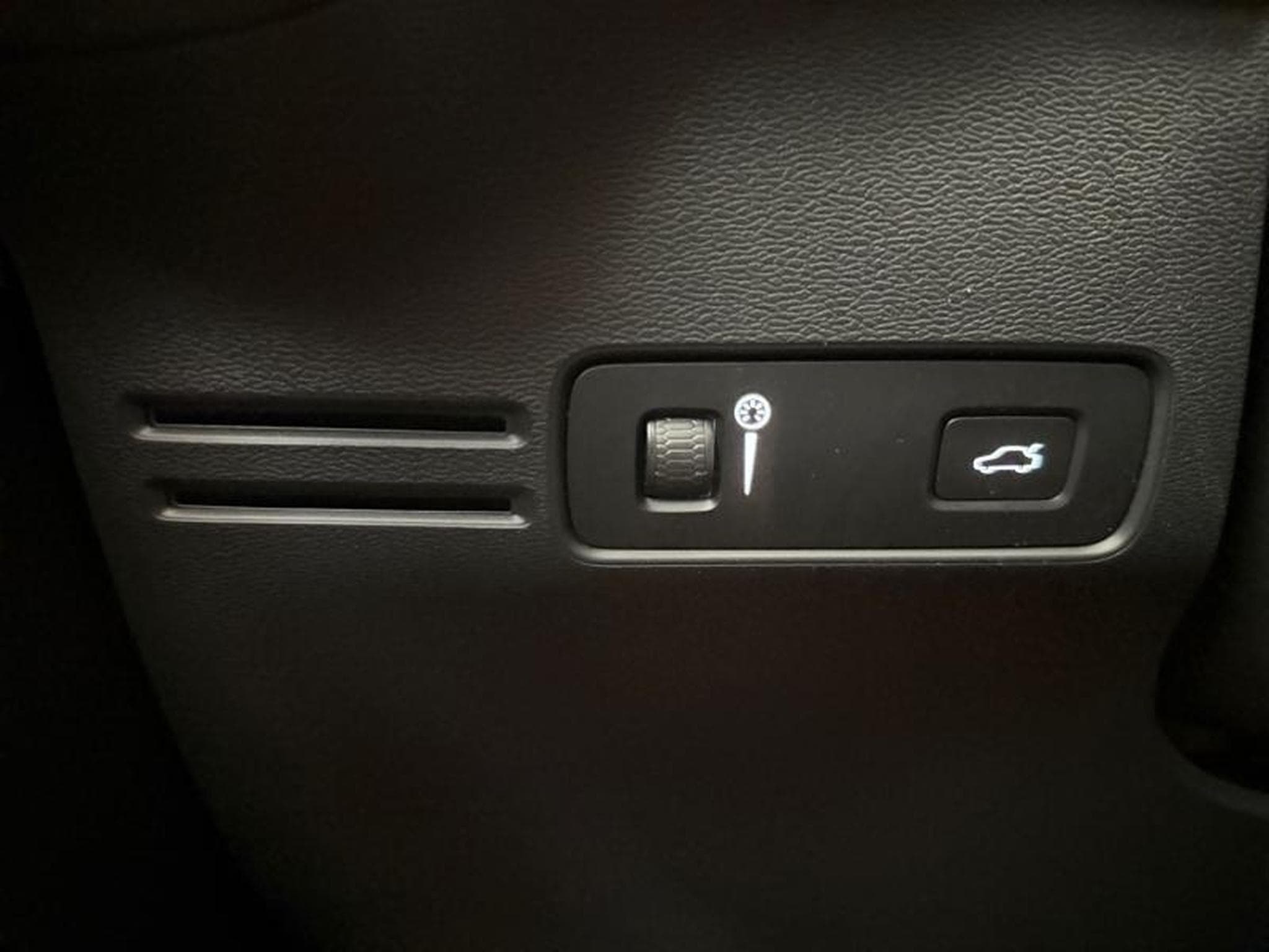 Volvo XC40 1,5 129CH Core (2024) - Photo 23