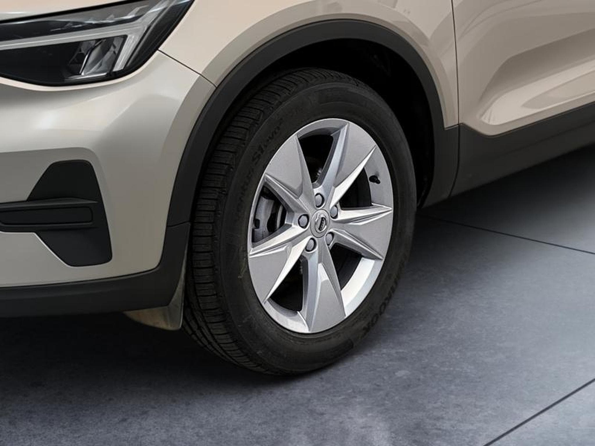 Volvo XC40 1,5 129CH Core (2024) - Photo 8
