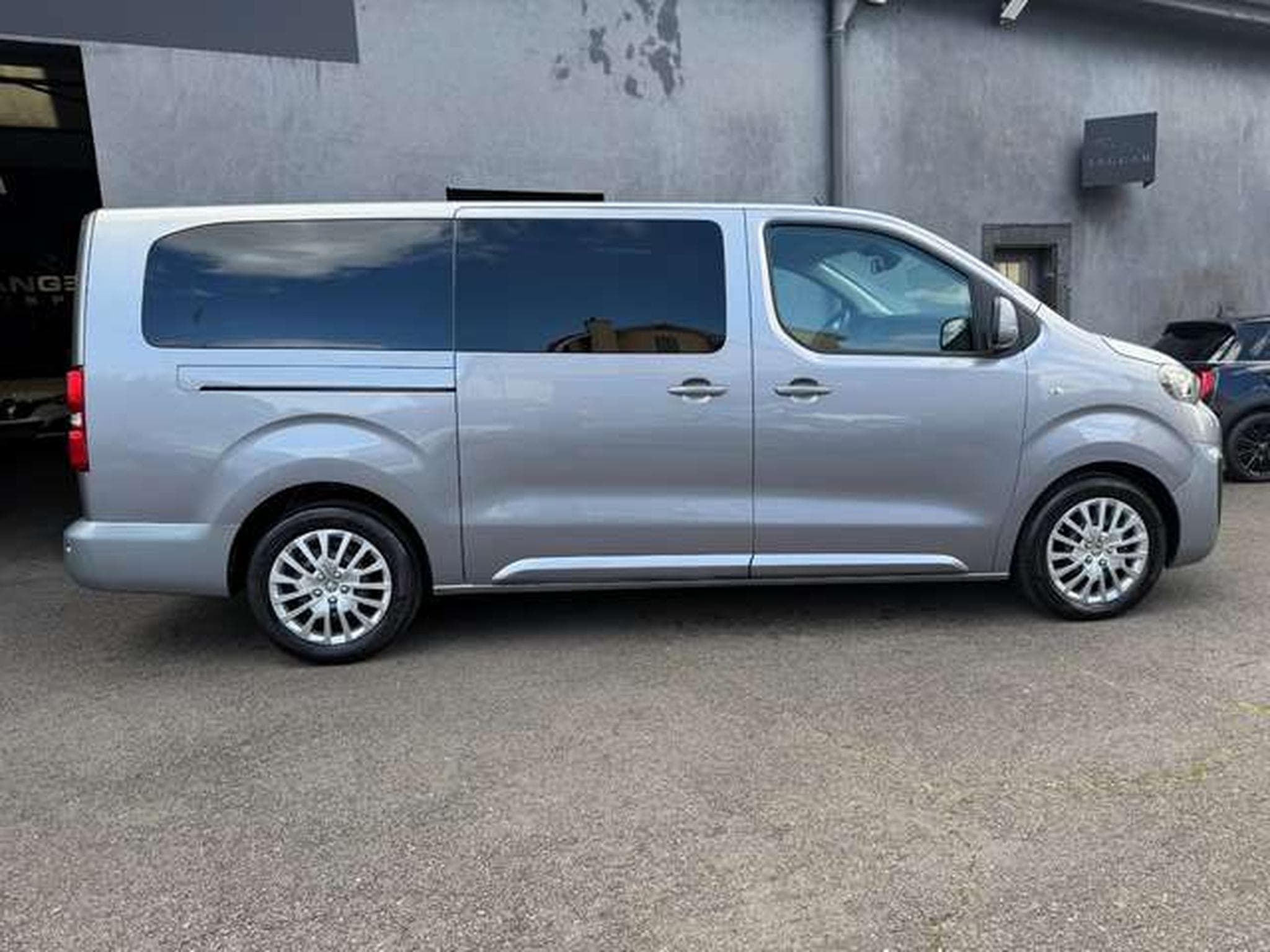 Peugeot Traveller 9 PLACES 1.5 BLUEHDI 120 BUSINESS (2021) - Photo 10