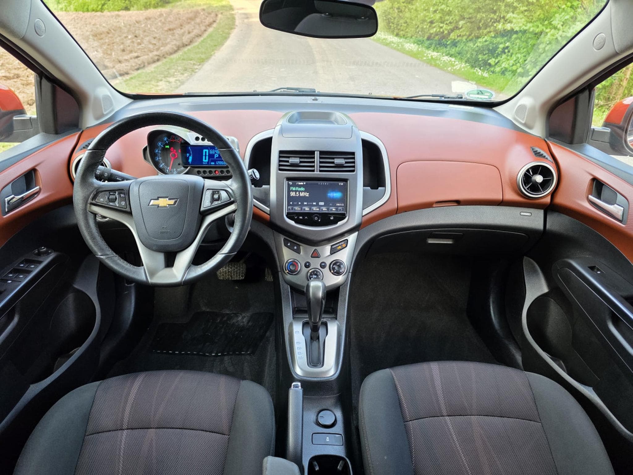 Chevrolet Aveo 1.4 LTZ Aut (2014) - Photo 5