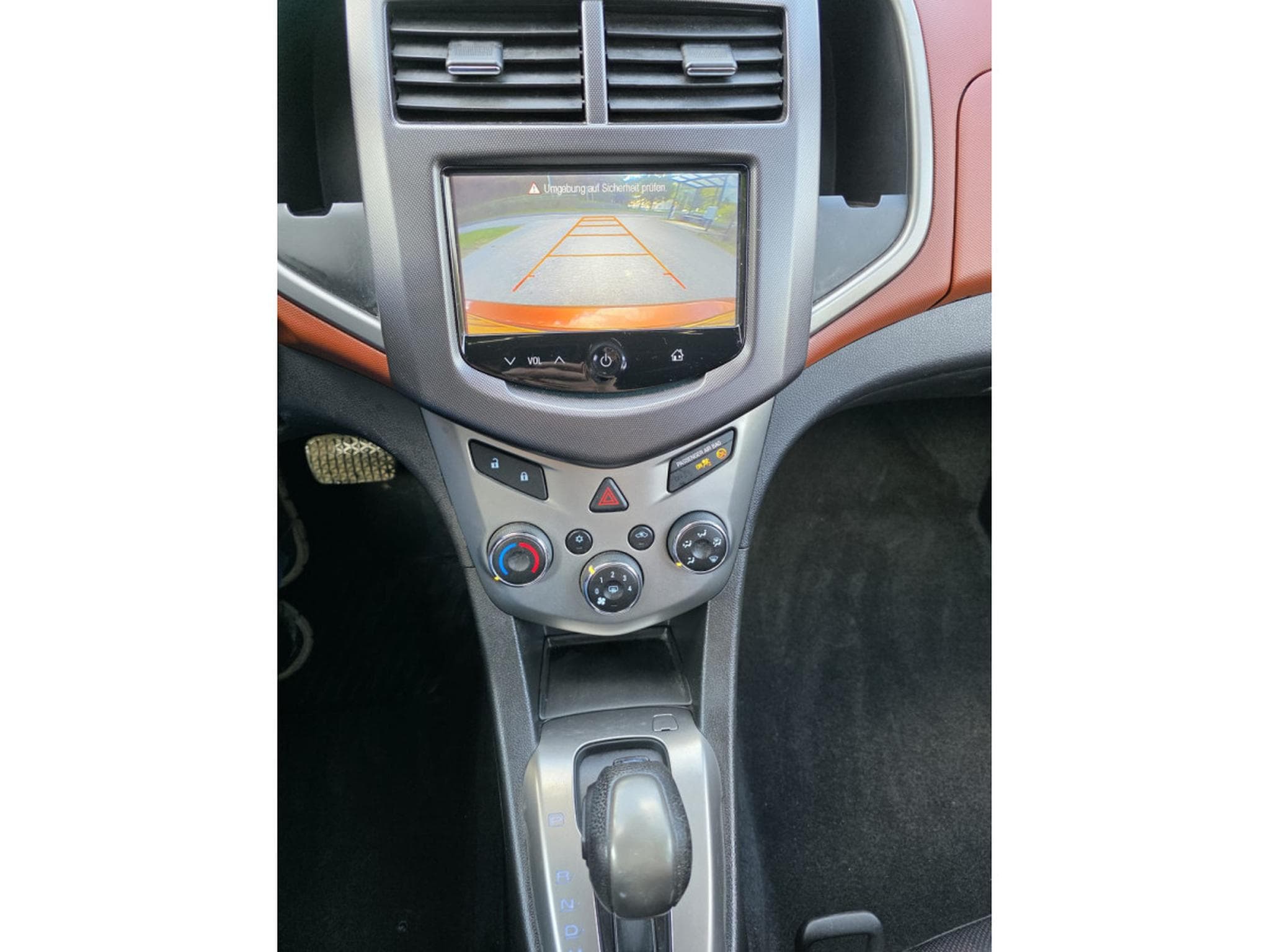 Chevrolet Aveo 1.4 LTZ Aut (2014) - Photo 6