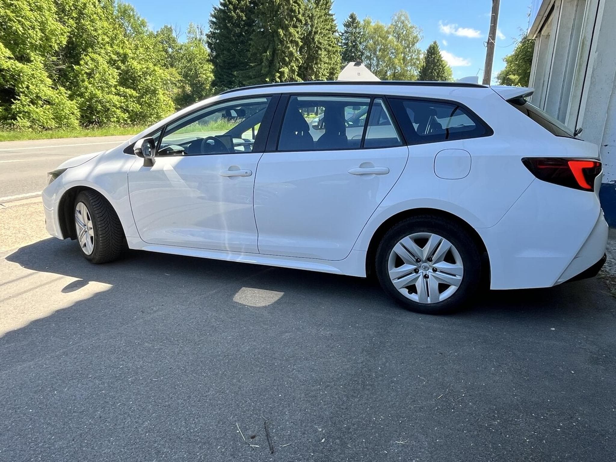 Toyota Corolla TOURING HYBRIDE 122 CH - LED -Caméra - Cruise - Garantie - (2024) - Photo 2