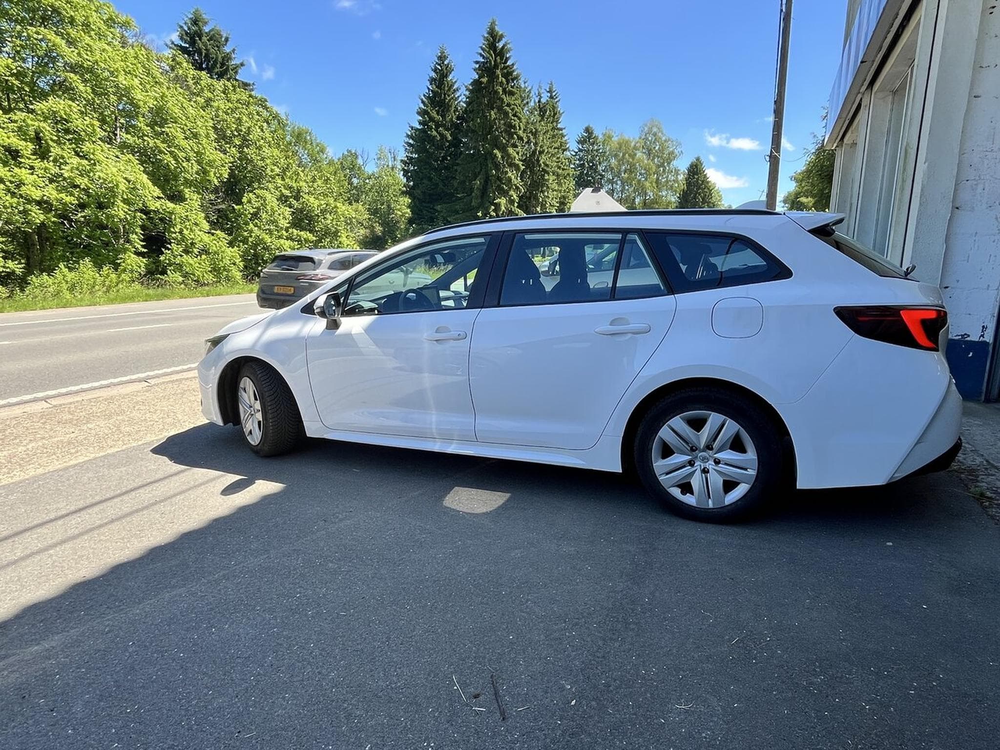 Toyota Corolla TOURING HYBRIDE 122 CH - LED -Caméra - Cruise - Garantie - (2024) - Photo 3
