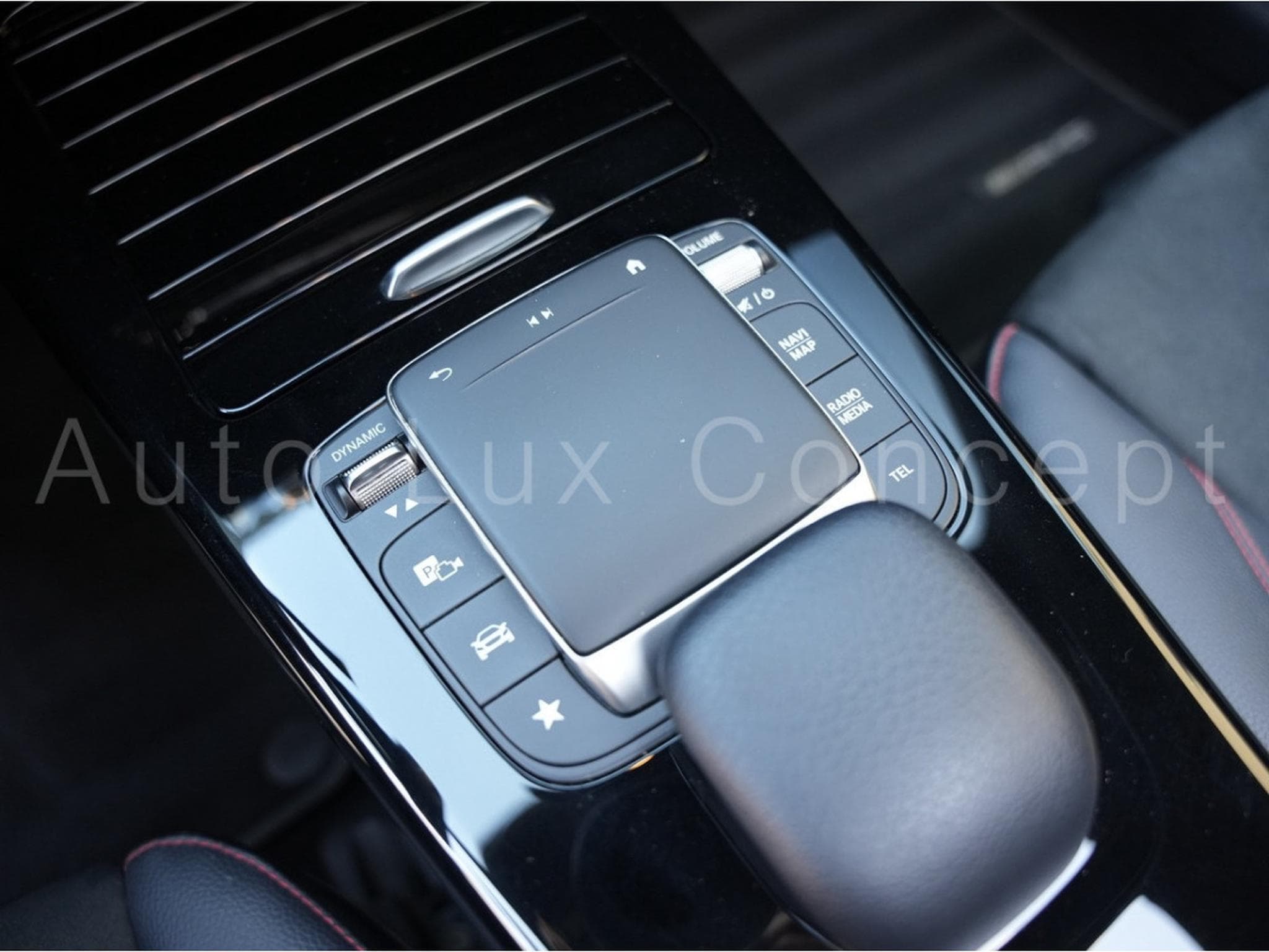 Mercedes A 250 e AMG Line 8G-DCT (2020) - Photo 23
