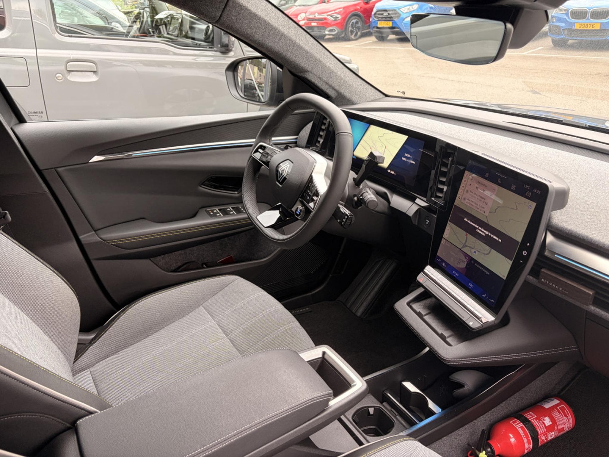 Renault Scenic E-TECH Electric 220 Long Range Techno (2024) - Photo 11