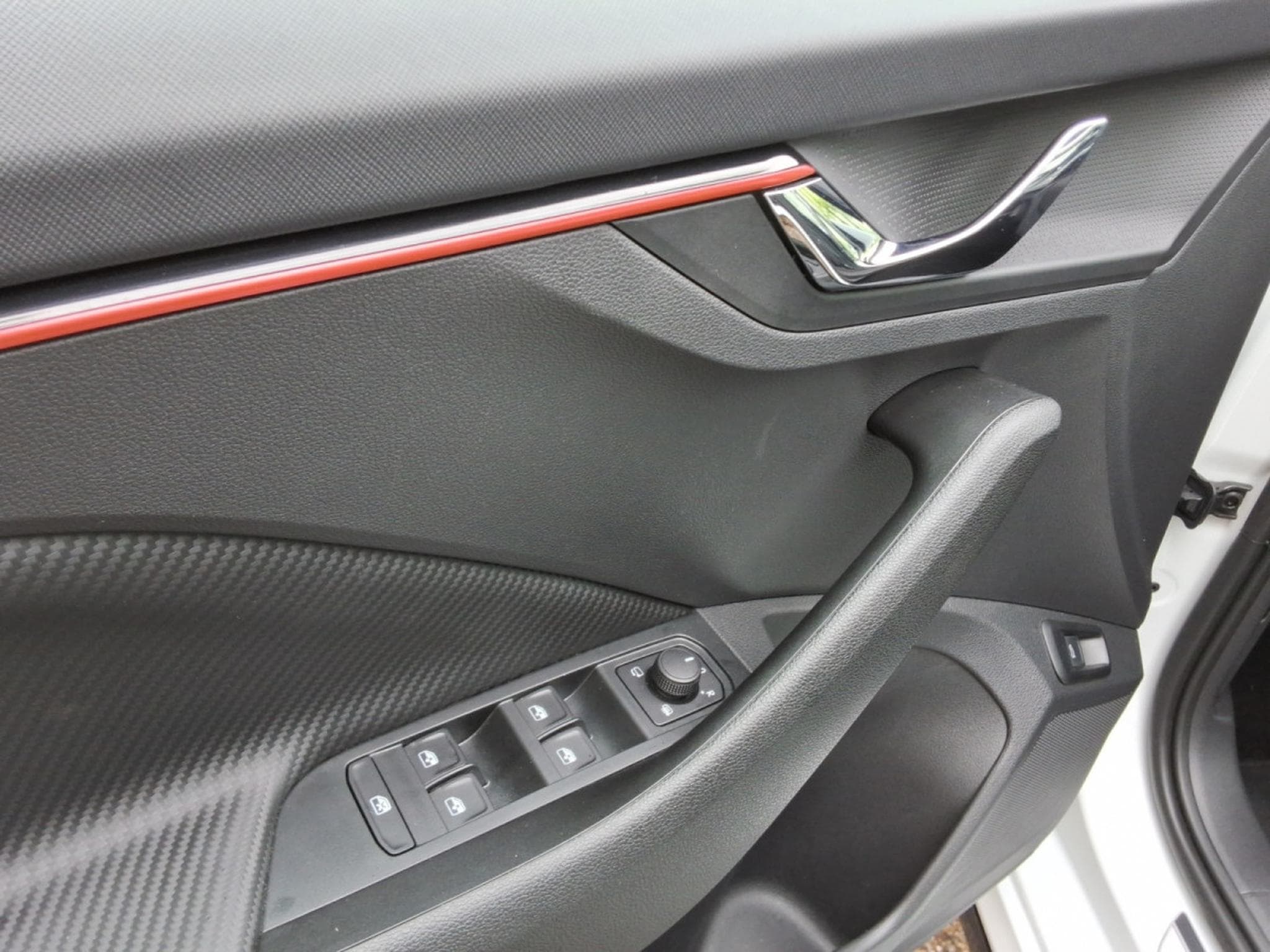 Skoda Kamiq 1.5 TSI Monte Carlo DSG (2024) - Photo 13