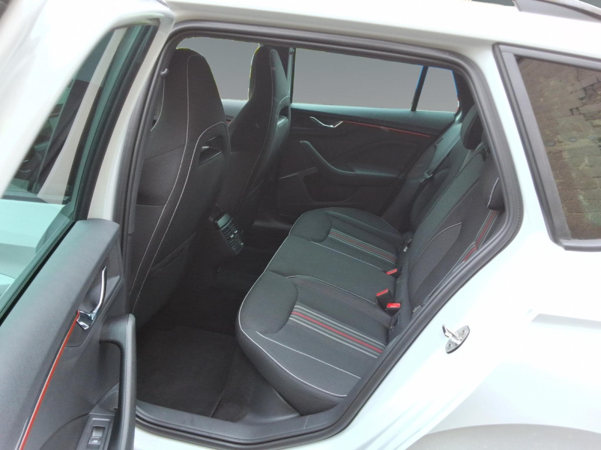 Skoda Kamiq 1.5 TSI Monte Carlo DSG (2024) - Photo 14