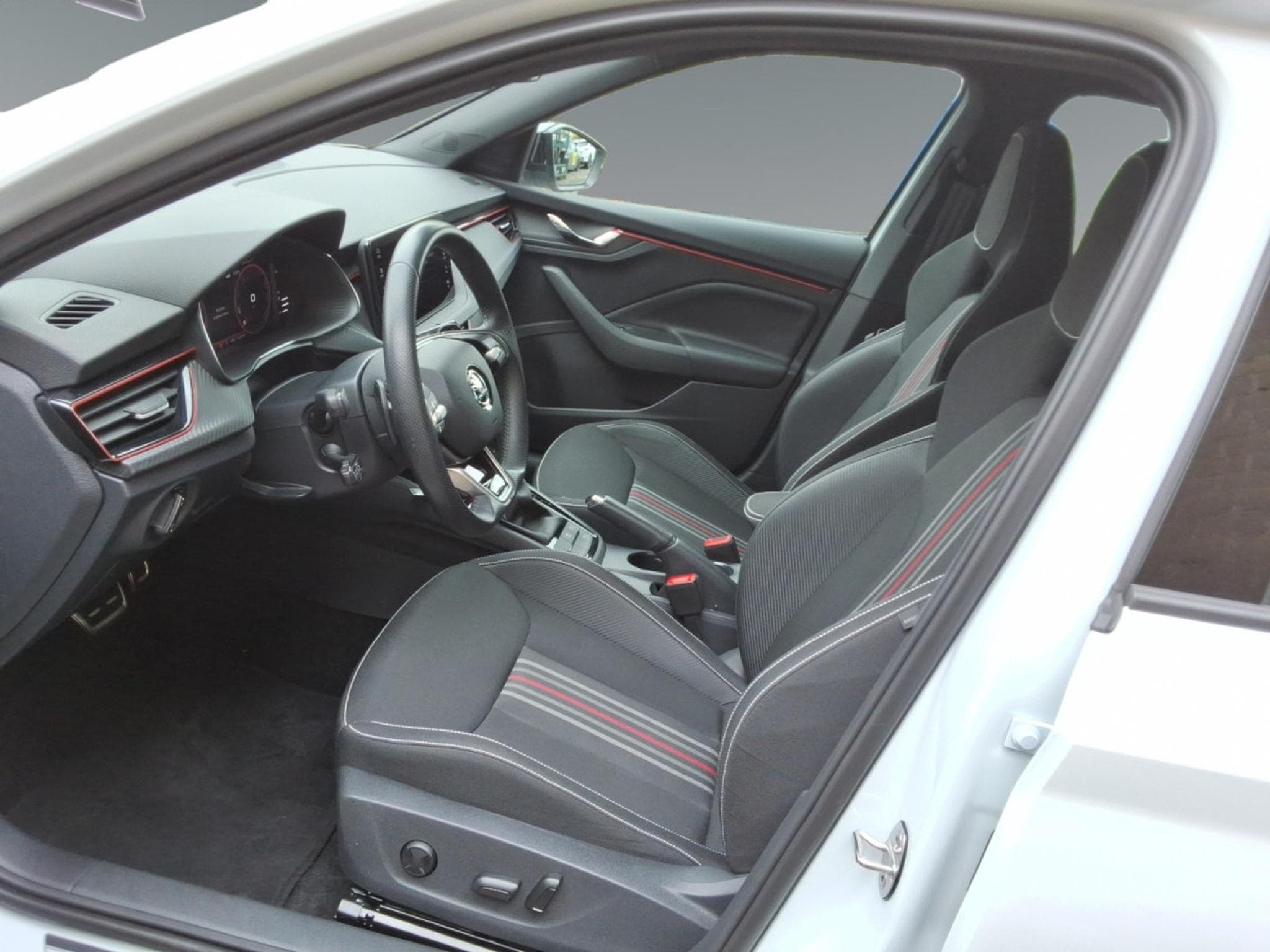 Skoda Kamiq 1.5 TSI Monte Carlo DSG (2024) - Photo 9