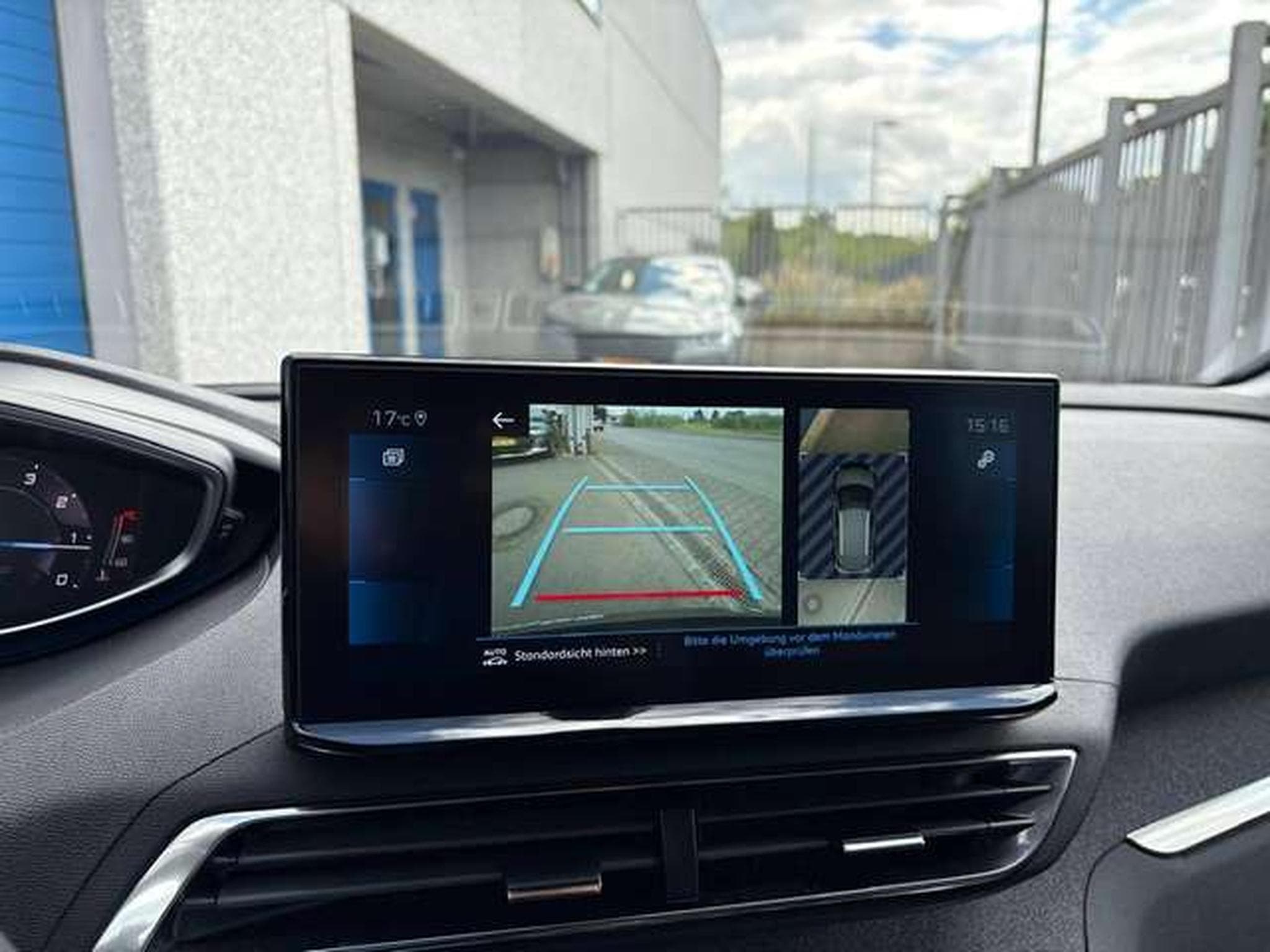 Peugeot 3008 3008 PureTech 130EAT8 allure pack (2023) - Photo 10