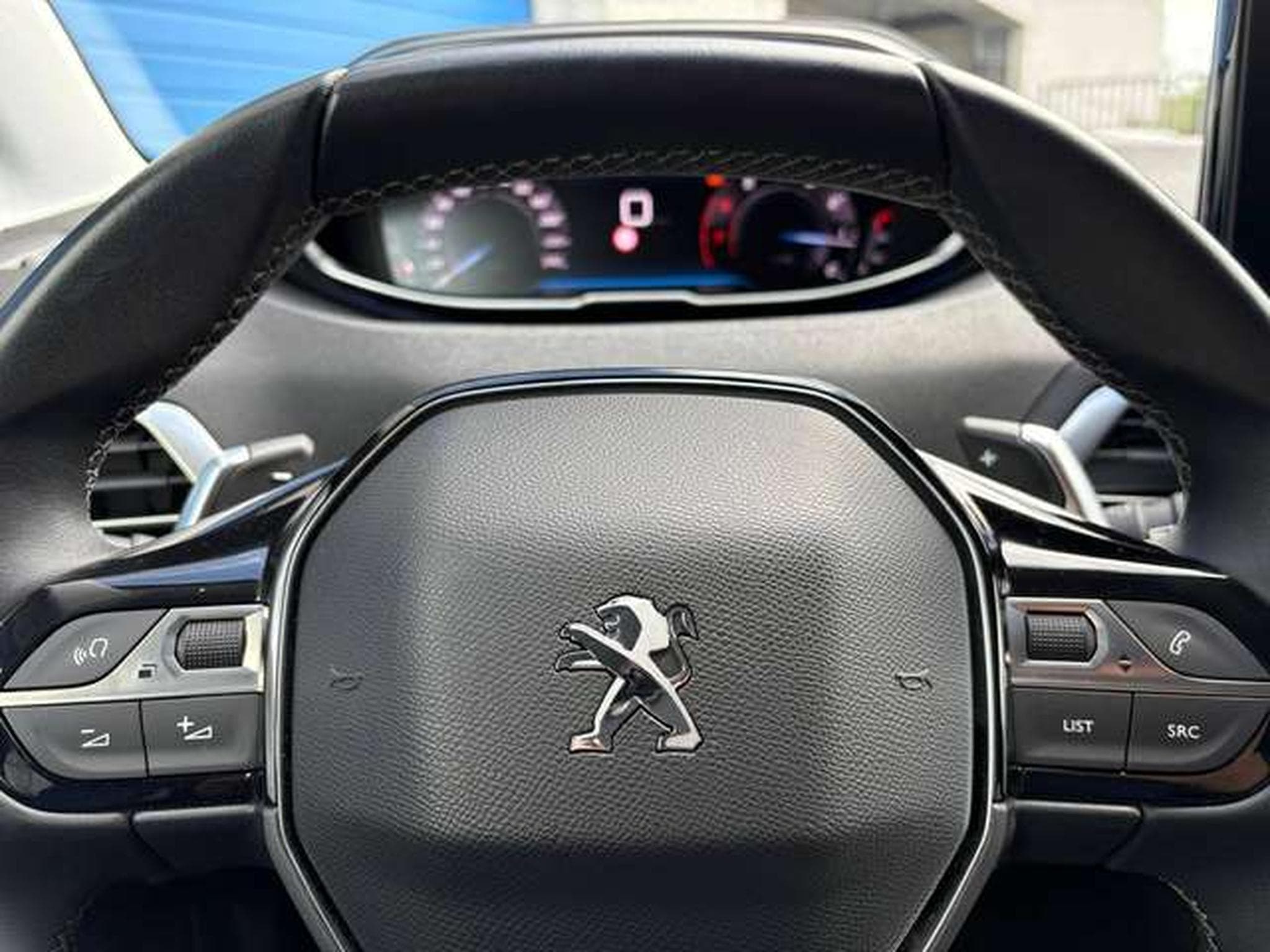 Peugeot 3008 3008 PureTech 130EAT8 allure pack (2023) - Photo 14