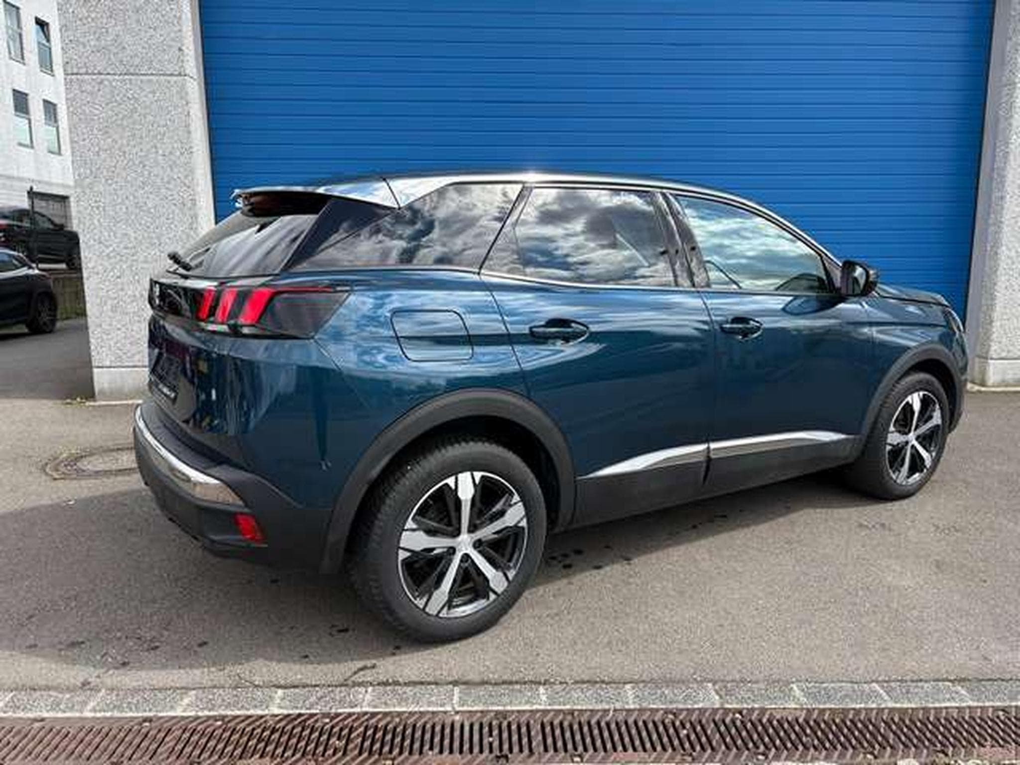 Peugeot 3008 3008 PureTech 130EAT8 allure pack (2023) - Photo 3