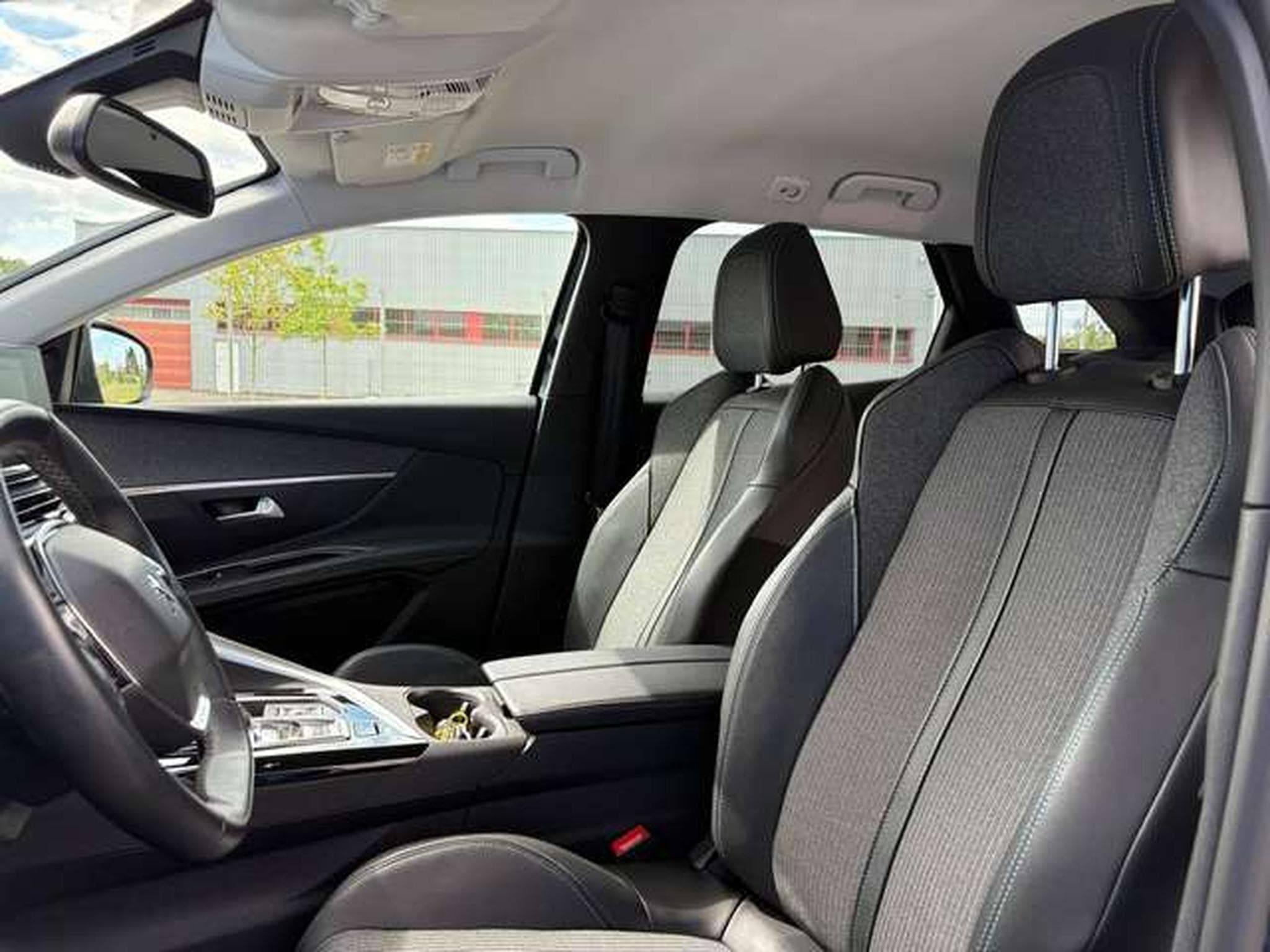 Peugeot 3008 3008 PureTech 130EAT8 allure pack (2023) - Photo 5