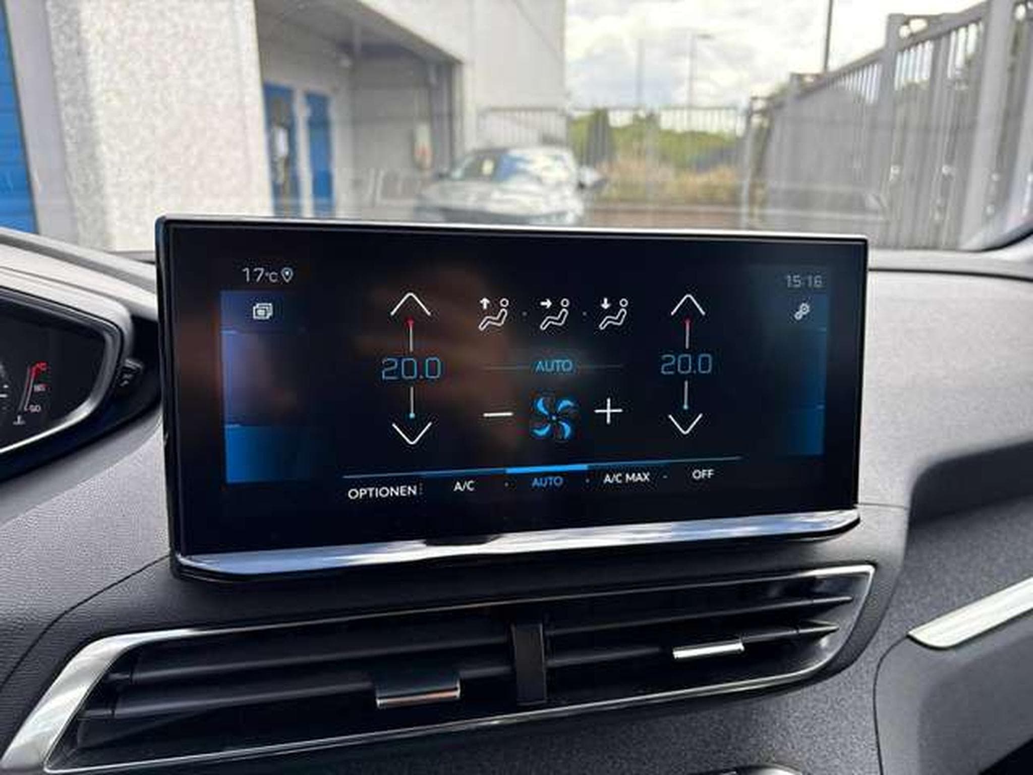 Peugeot 3008 3008 PureTech 130EAT8 allure pack (2023) - Photo 9