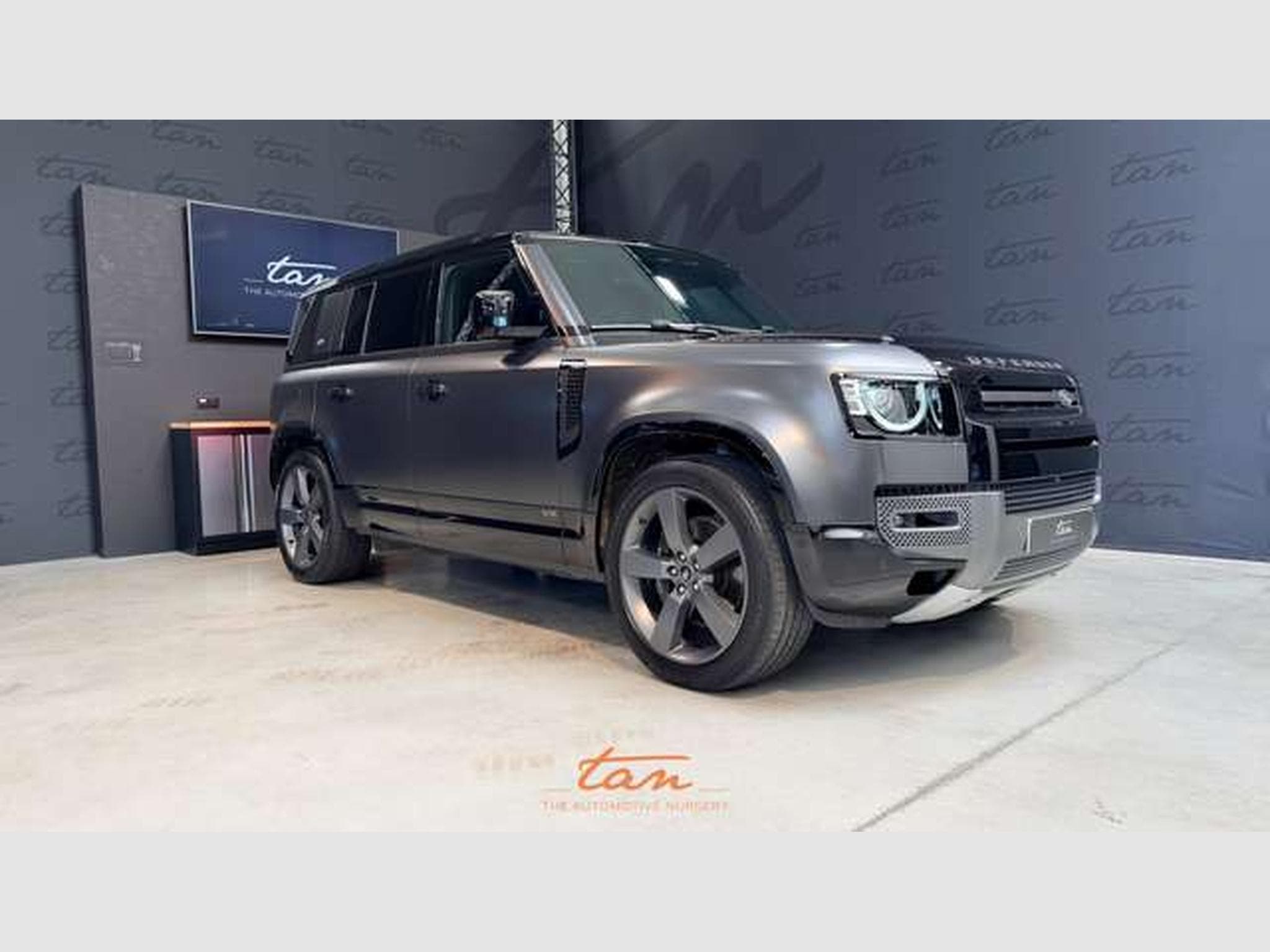 Land-Rover Defender 110 5.0 V8 P525 Carpathian Edition (2022) - Photo 1