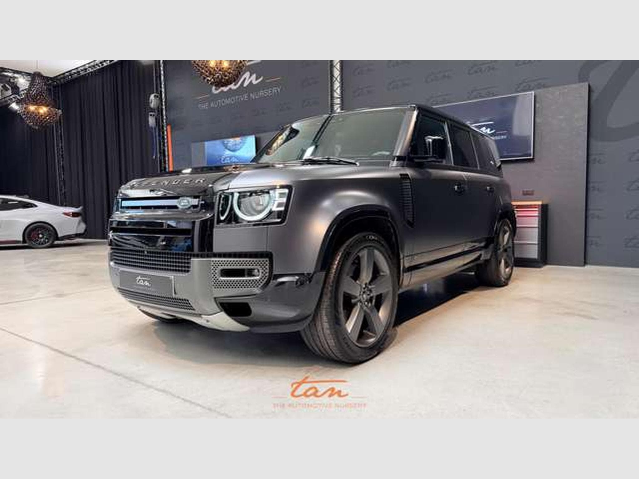 Land-Rover Defender 110 5.0 V8 P525 Carpathian Edition (2022) - Photo 3
