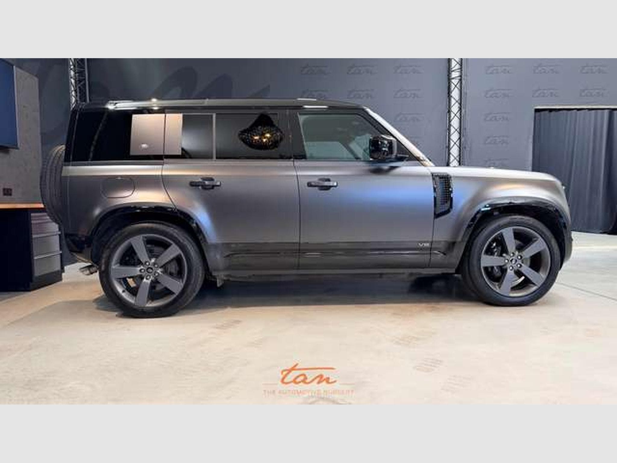 Land-Rover Defender 110 5.0 V8 P525 Carpathian Edition (2022) - Photo 4
