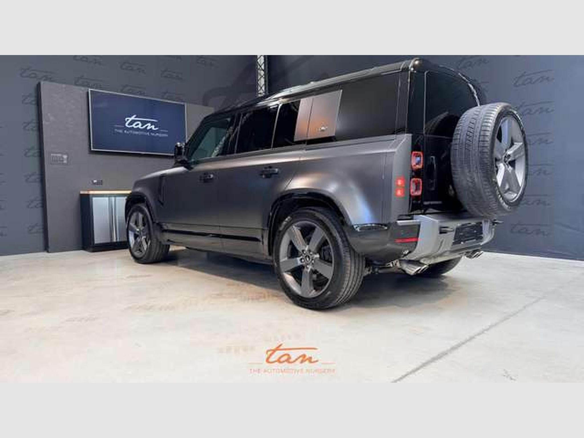 Land-Rover Defender 110 5.0 V8 P525 Carpathian Edition (2022) - Photo 5