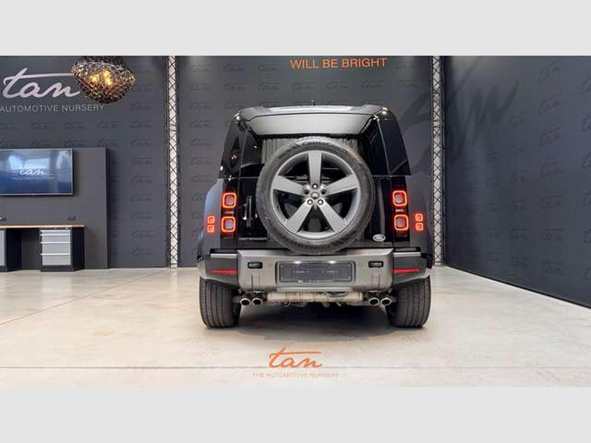 Land-Rover Defender 110 5.0 V8 P525 Carpathian Edition (2022) - Photo 6