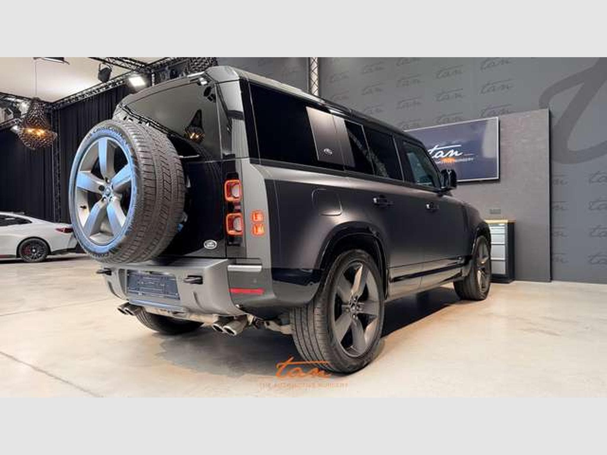 Land-Rover Defender 110 5.0 V8 P525 Carpathian Edition (2022) - Photo 7