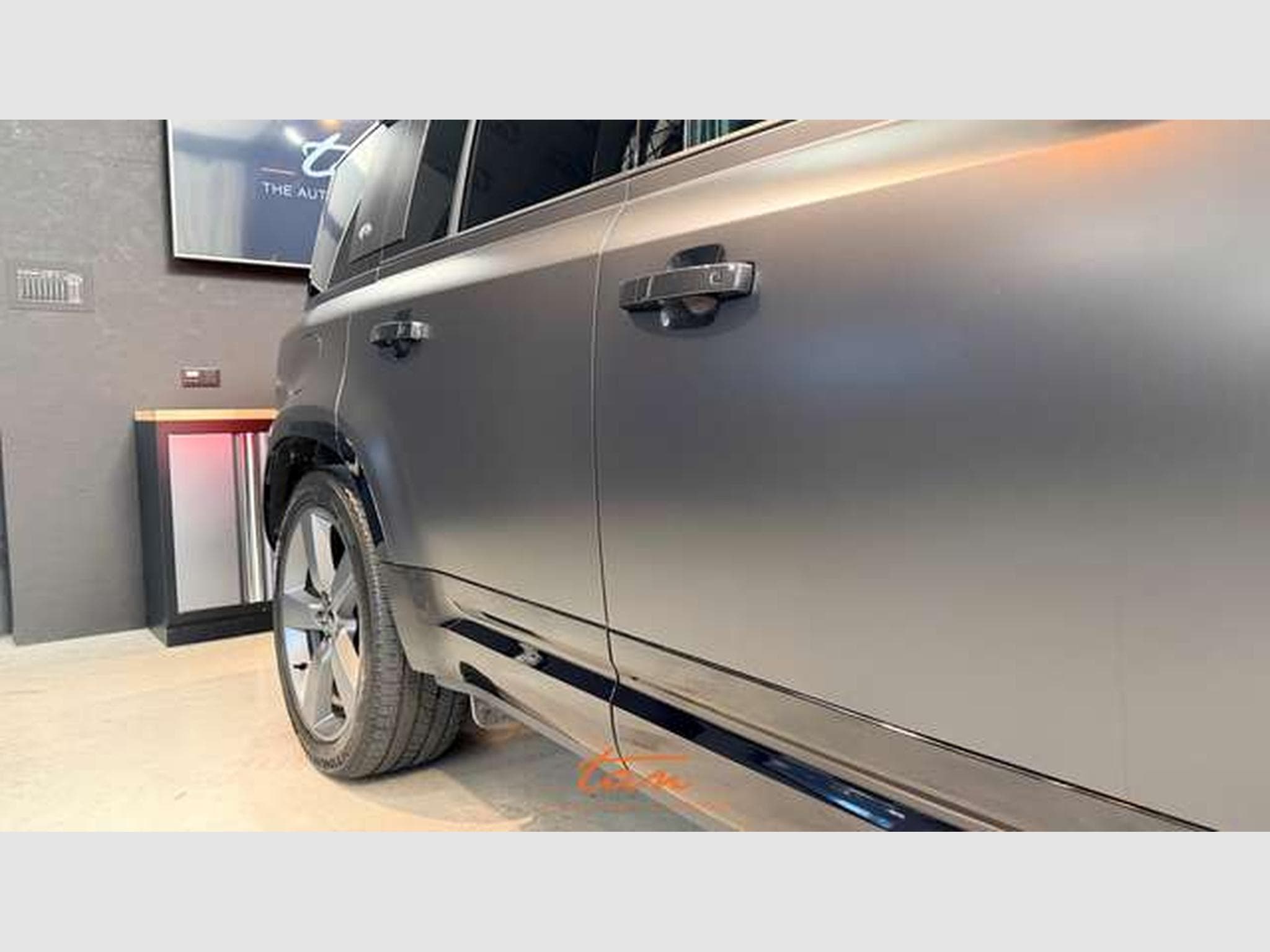 Land-Rover Defender 110 5.0 V8 P525 Carpathian Edition (2022) - Photo 9