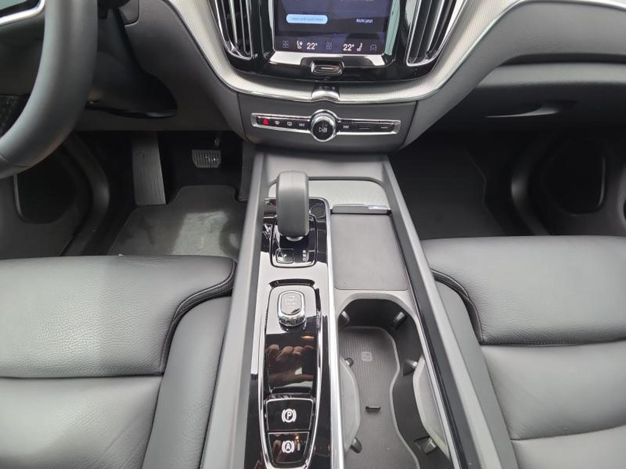 Volvo XC60 B4 Plus Dark / Essence (2024) - Photo 11