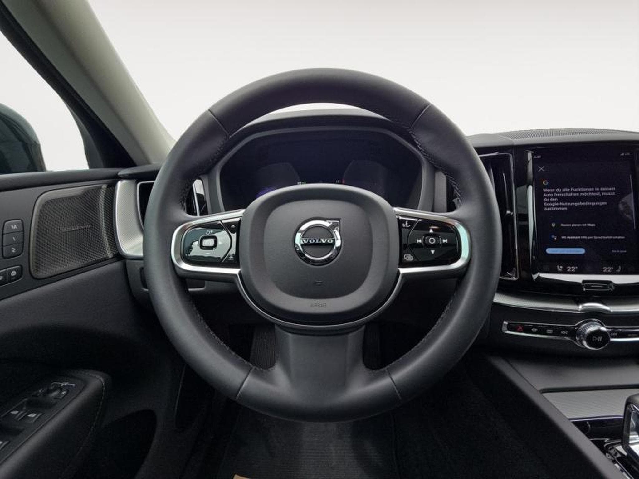 Volvo XC60 B4 Plus Dark / Essence (2024) - Photo 12