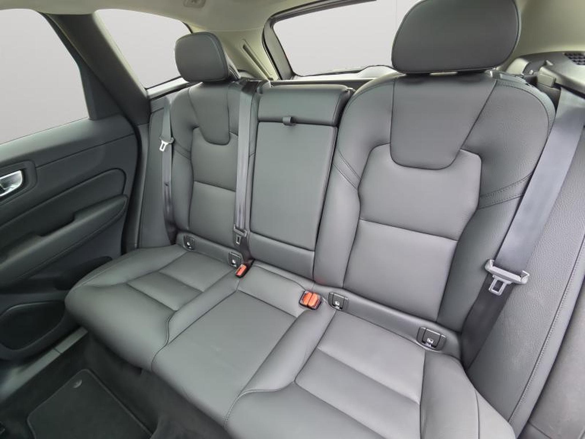 Volvo XC60 B4 Plus Dark / Essence (2024) - Photo 13