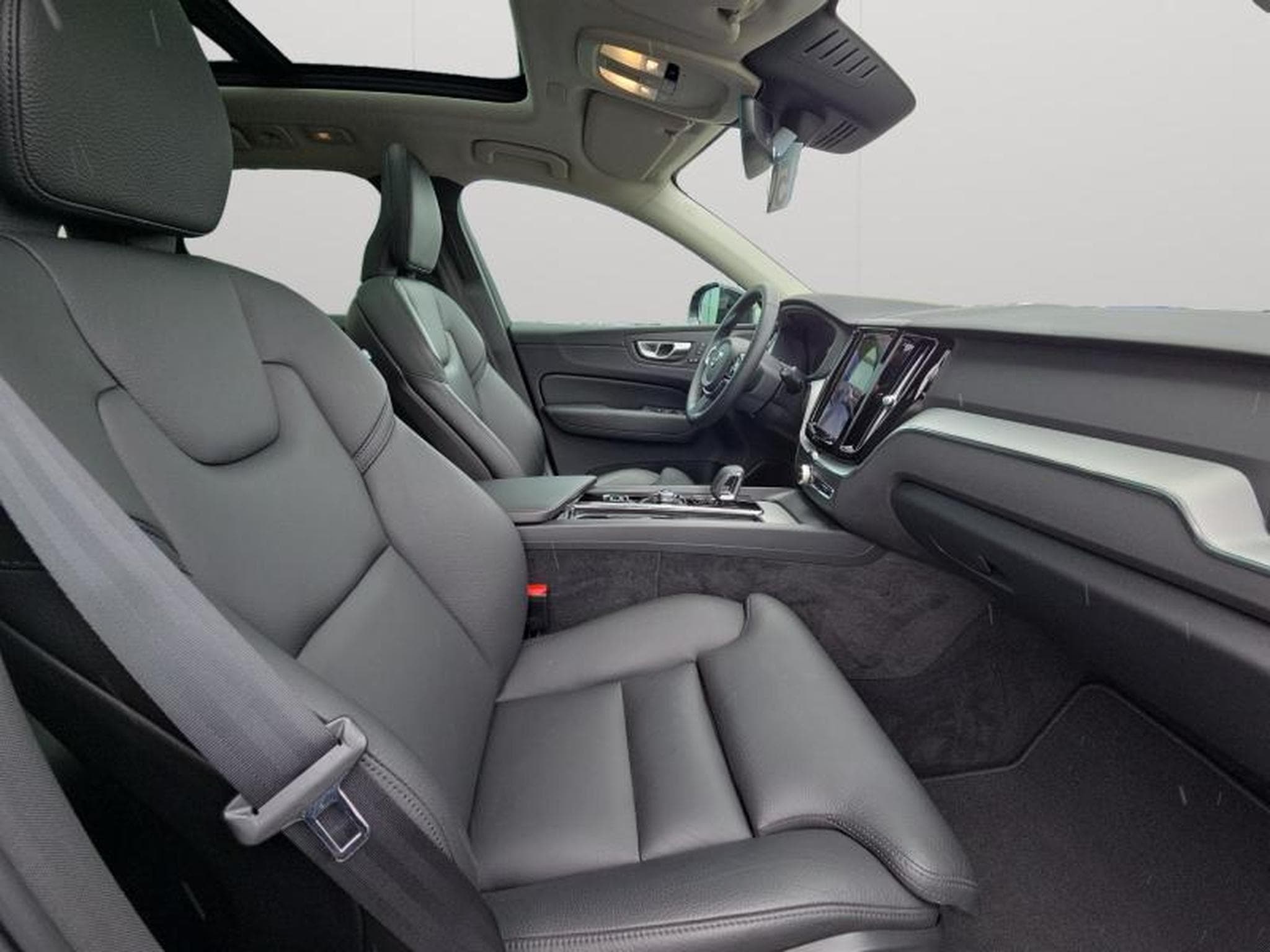 Volvo XC60 B4 Plus Dark / Essence (2024) - Photo 15