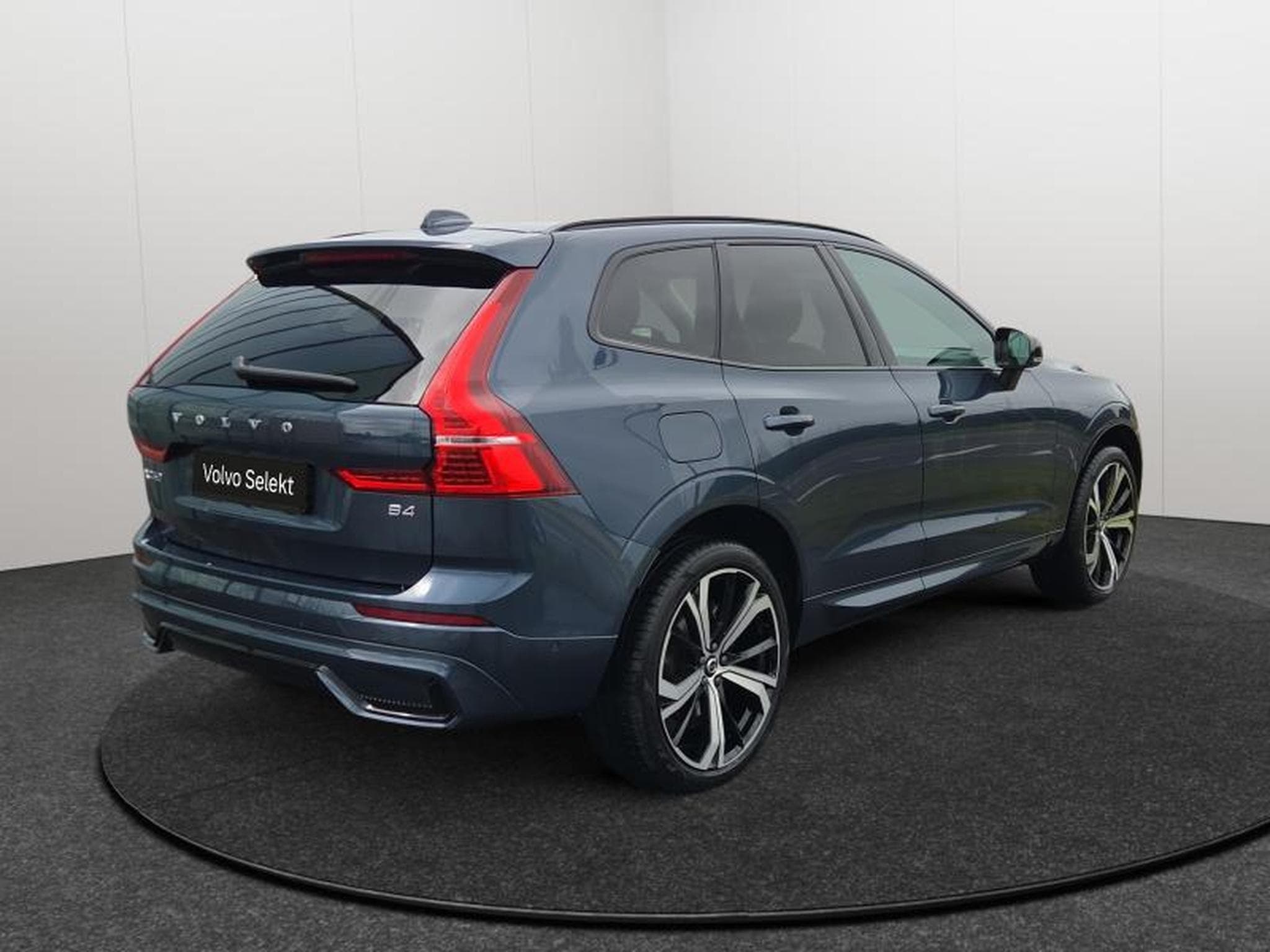 Volvo XC60 B4 Plus Dark / Essence (2024) - Photo 2