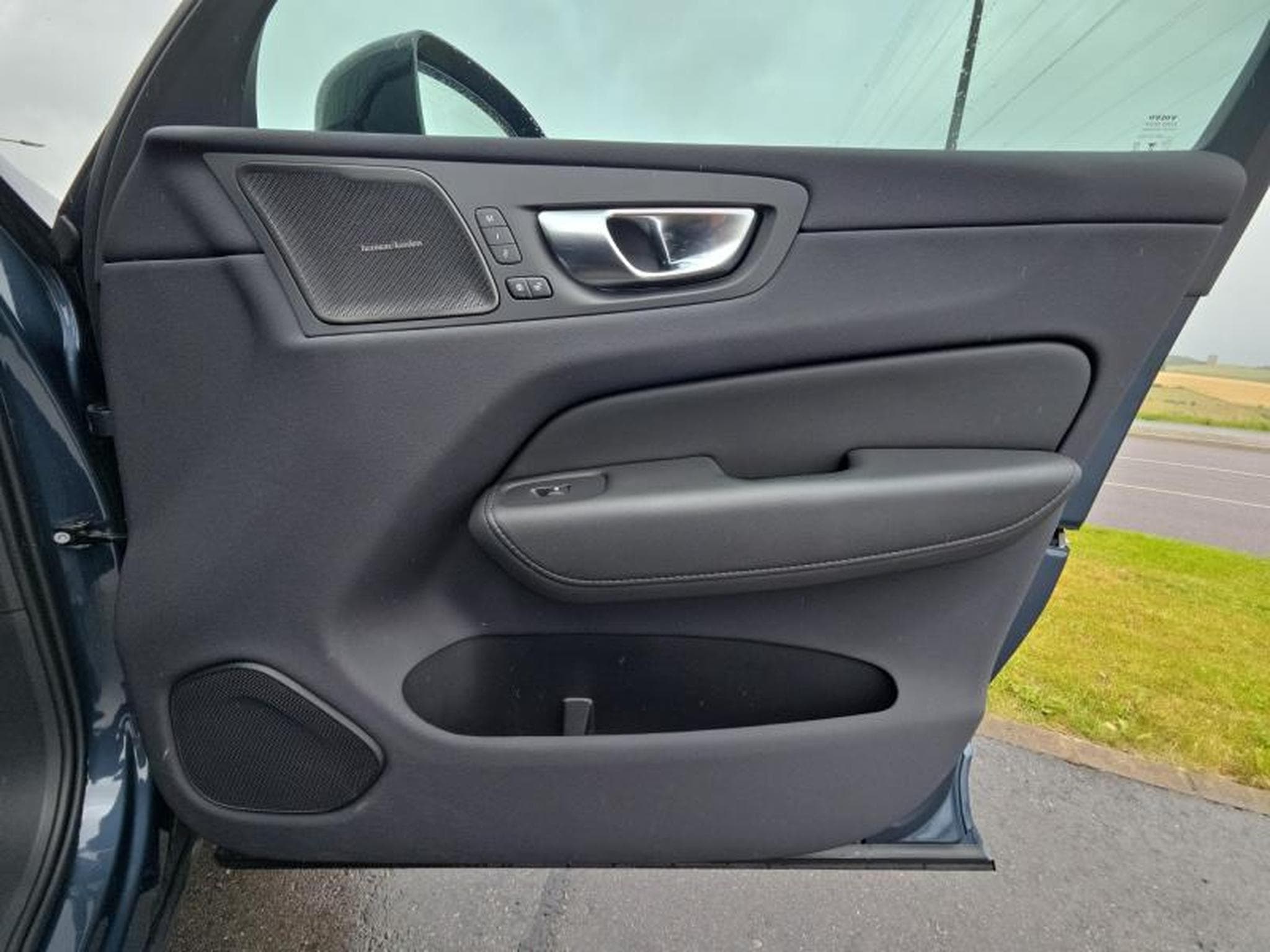 Volvo XC60 B4 Plus Dark / Essence (2024) - Photo 21