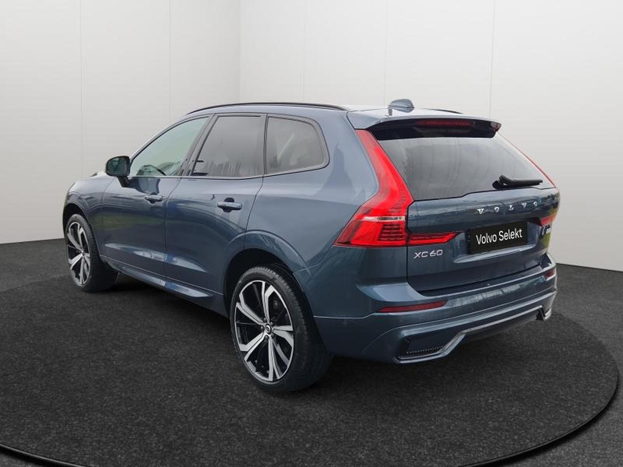 Volvo XC60 B4 Plus Dark / Essence (2024) - Photo 5