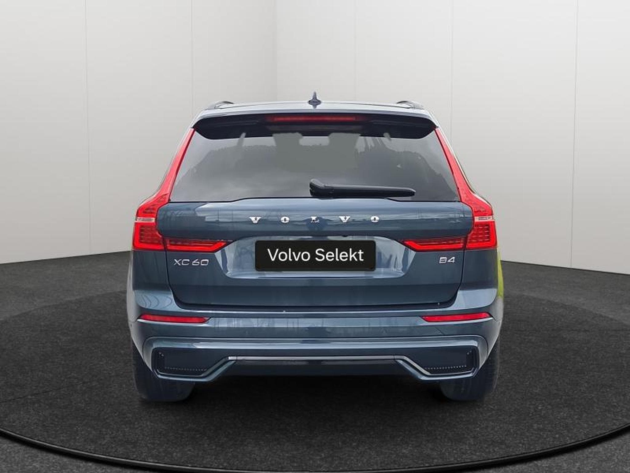 Volvo XC60 B4 Plus Dark / Essence (2024) - Photo 6
