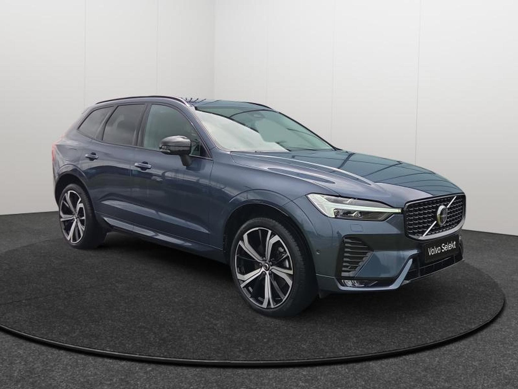 Volvo XC60 B4 Plus Dark / Essence (2024) - Photo 8